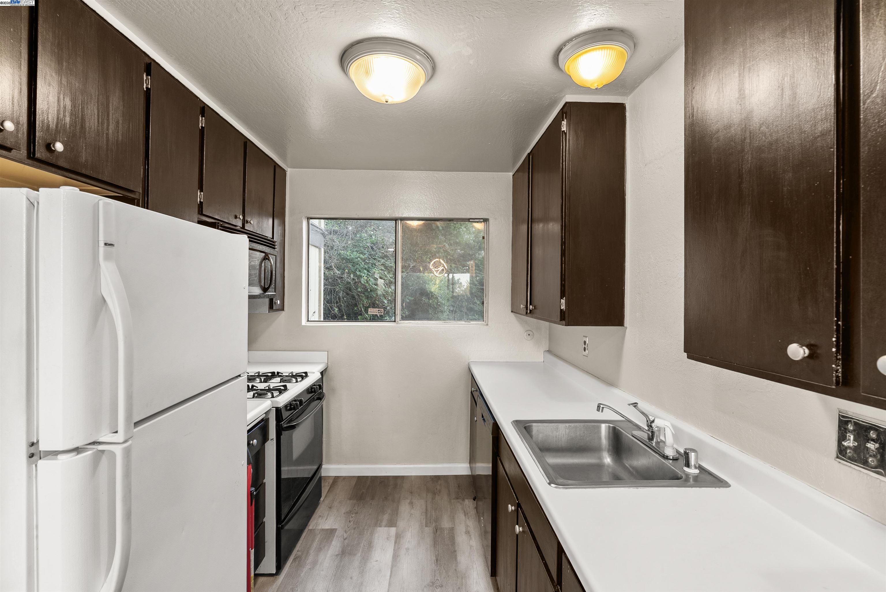 355 Parkview Terrace # B9, Vallejo, California 94589, 1 Bedroom Bedrooms, 3 Rooms Rooms,1 BathroomBathrooms,Residential,For Sale,355 Parkview Terrace # B9,41098665