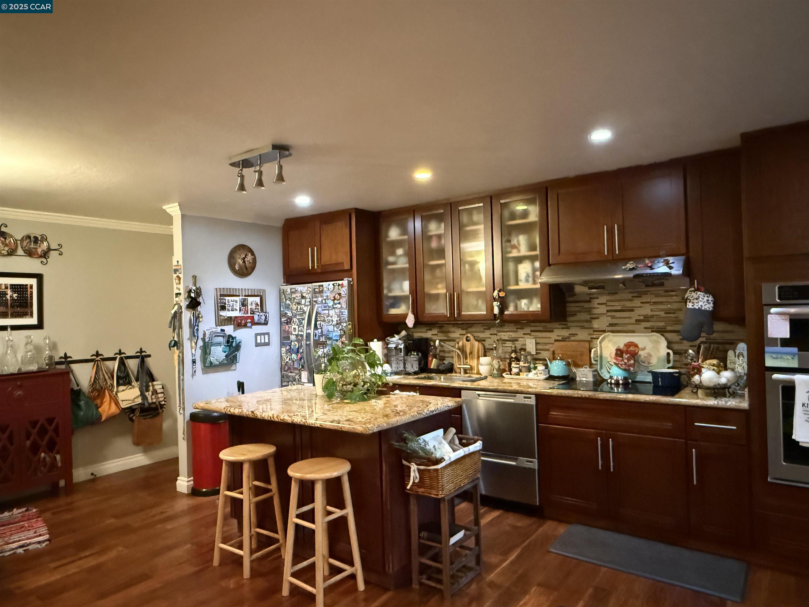 Detail Gallery Image 1 of 32 For 1036 Oak Grove Rd #105,  Concord,  CA 94518 - 2 Beds | 1/1 Baths