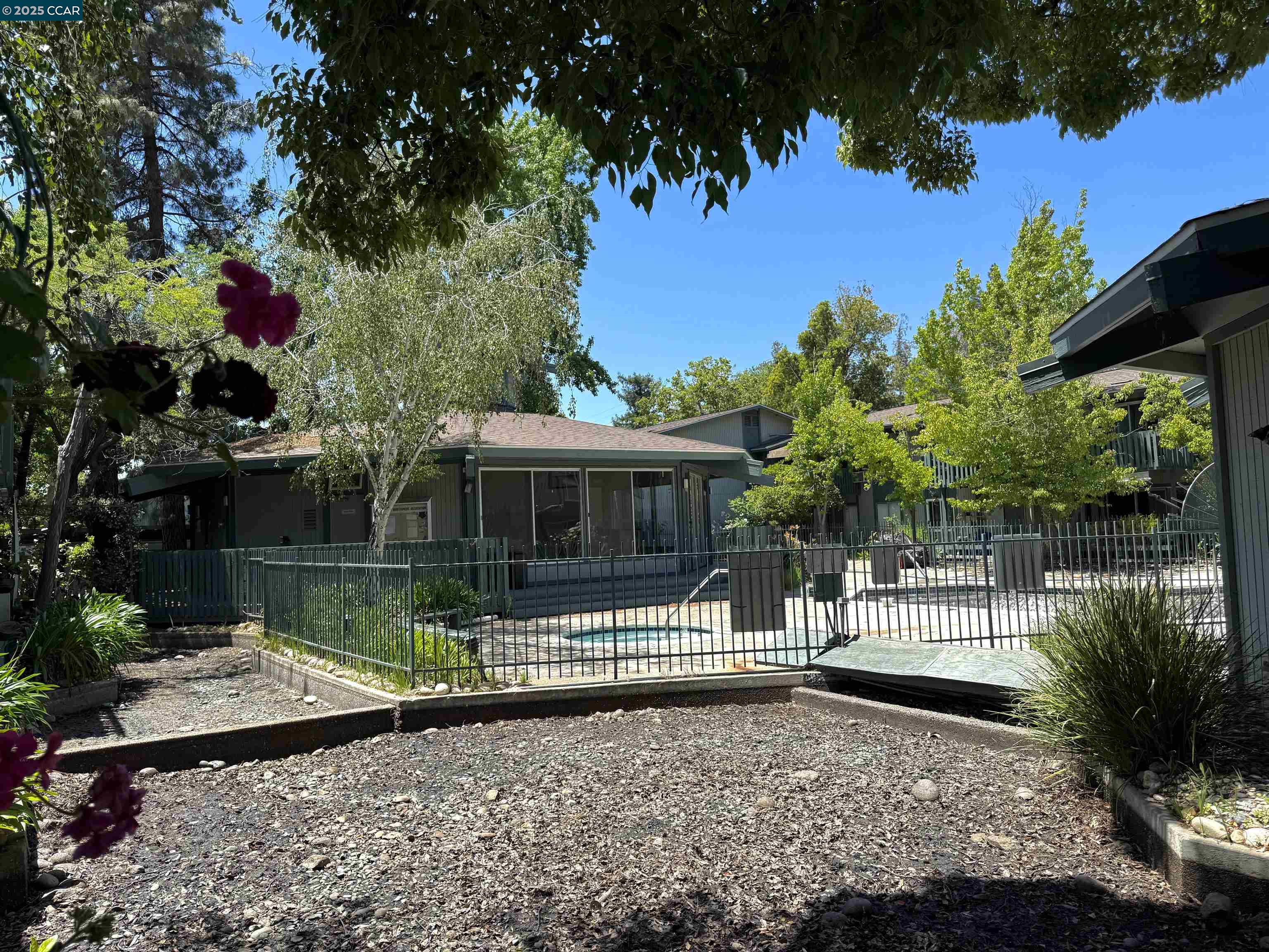 Detail Gallery Image 25 of 32 For 1036 Oak Grove Rd #105,  Concord,  CA 94518 - 2 Beds | 1/1 Baths