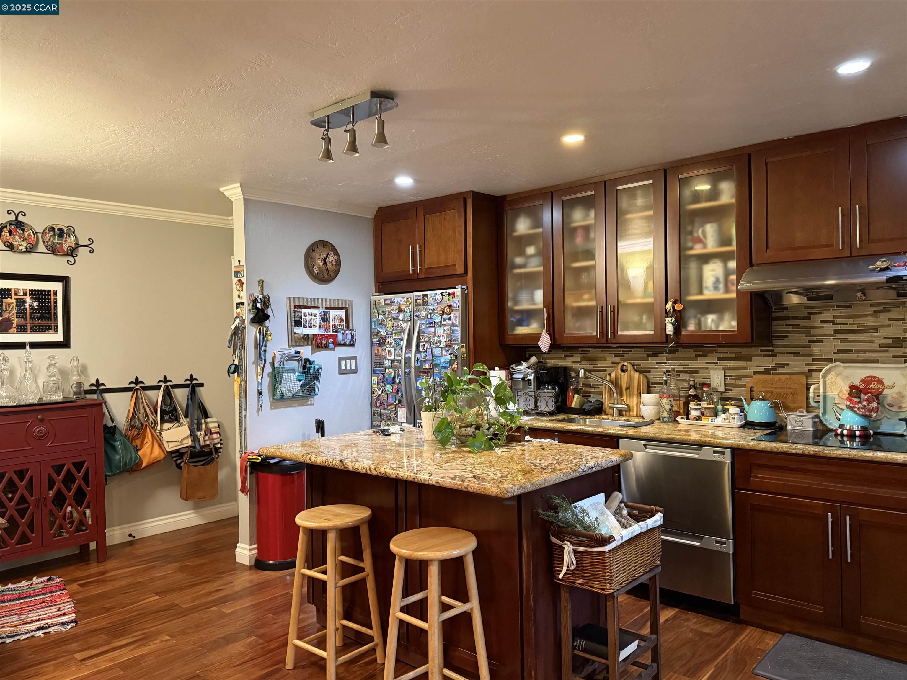 Detail Gallery Image 5 of 32 For 1036 Oak Grove Rd #105,  Concord,  CA 94518 - 2 Beds | 1/1 Baths