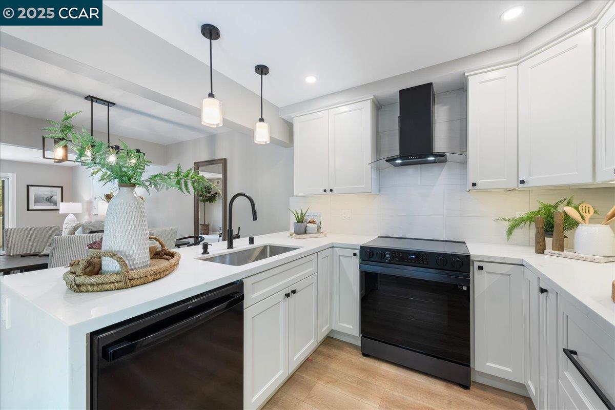 Detail Gallery Image 12 of 38 For 2749 Pine Knoll Dr. #1,  Walnut Creek,  CA 94595 - 2 Beds | 2 Baths