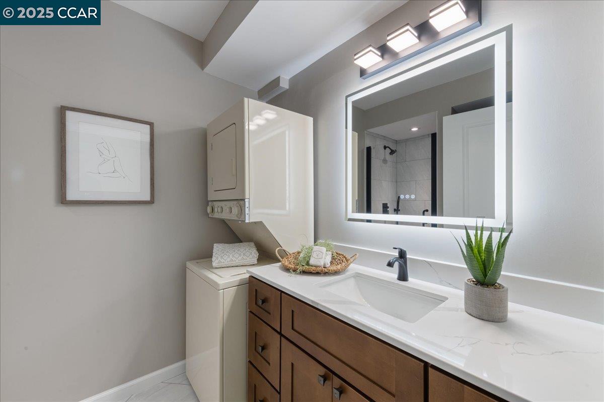 Detail Gallery Image 23 of 38 For 2749 Pine Knoll Dr. #1,  Walnut Creek,  CA 94595 - 2 Beds | 2 Baths