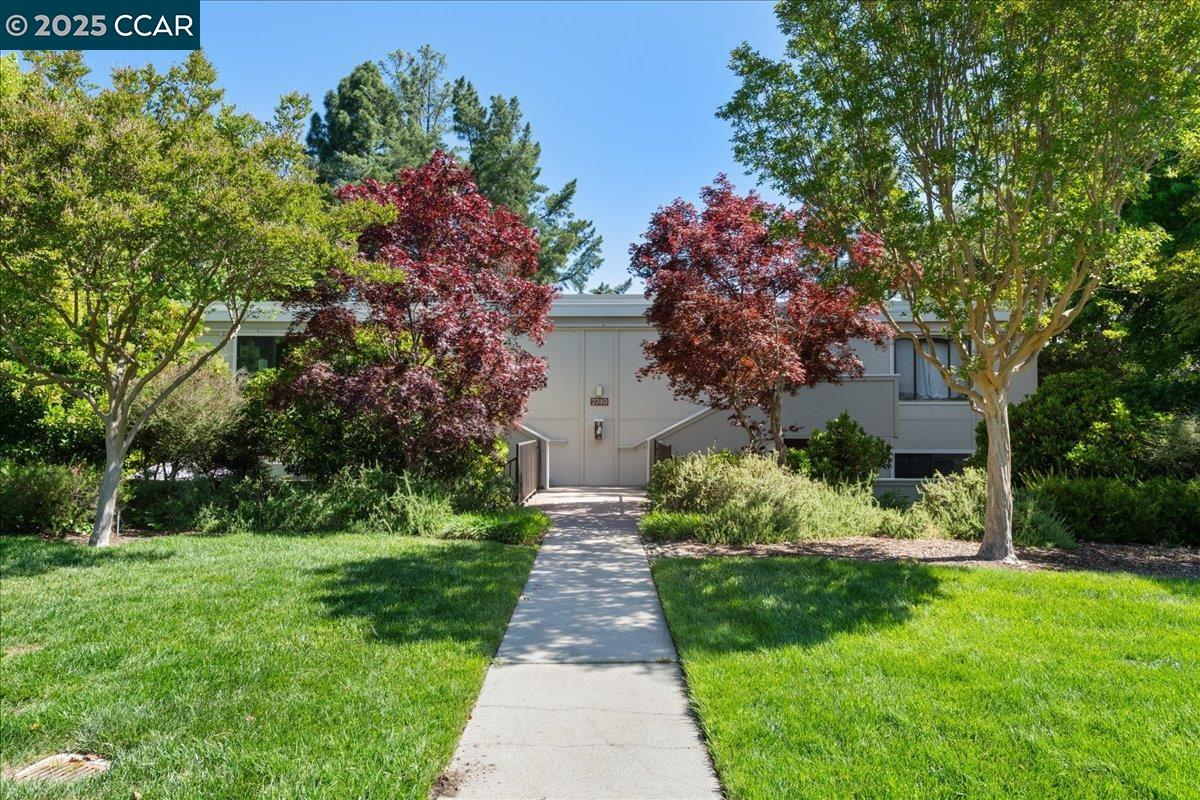 Detail Gallery Image 4 of 38 For 2749 Pine Knoll Dr. #1,  Walnut Creek,  CA 94595 - 2 Beds | 2 Baths