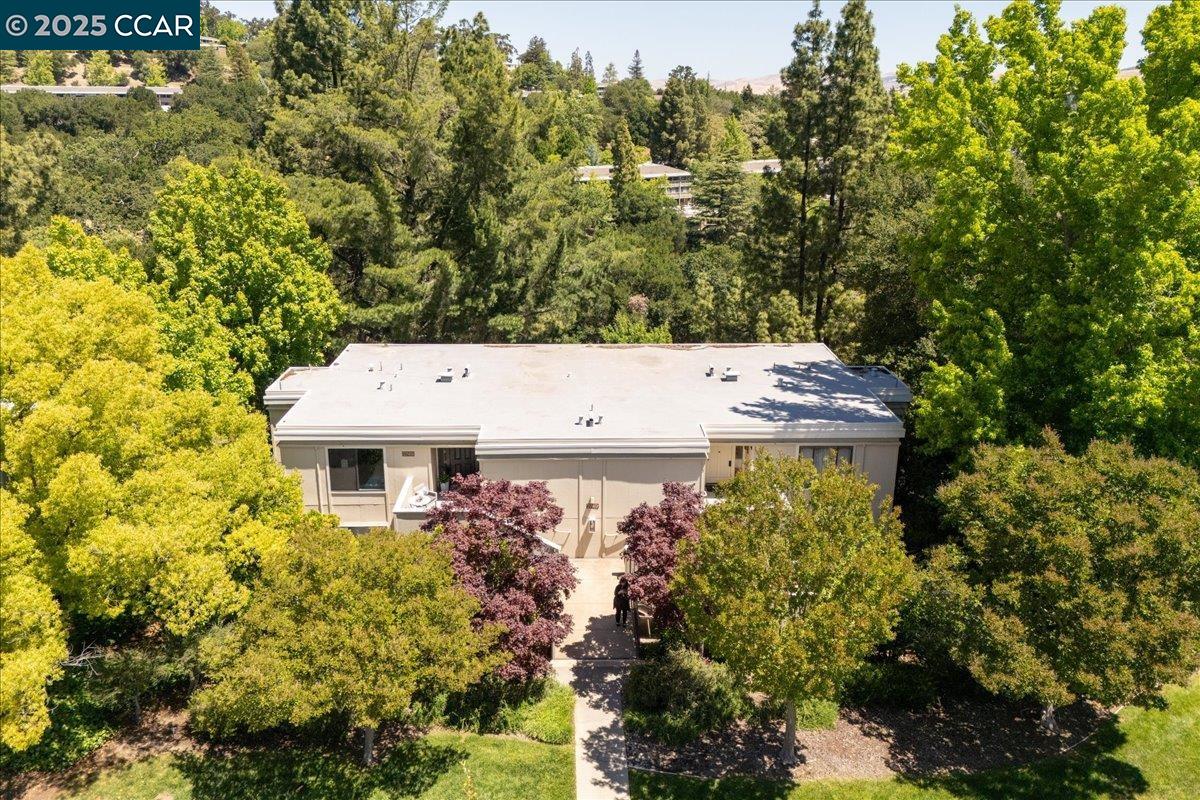 Detail Gallery Image 5 of 38 For 2749 Pine Knoll Dr. #1,  Walnut Creek,  CA 94595 - 2 Beds | 2 Baths