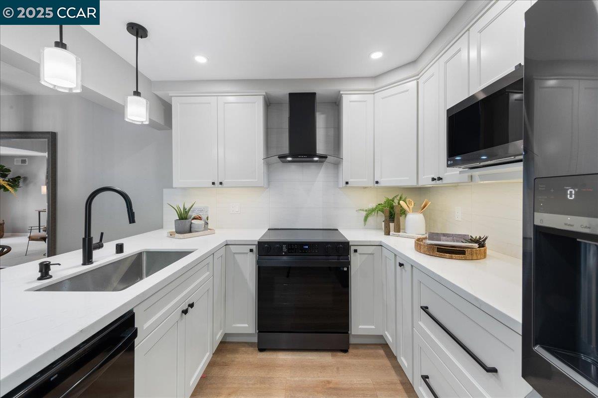 Detail Gallery Image 10 of 38 For 2749 Pine Knoll Dr. #1,  Walnut Creek,  CA 94595 - 2 Beds | 2 Baths