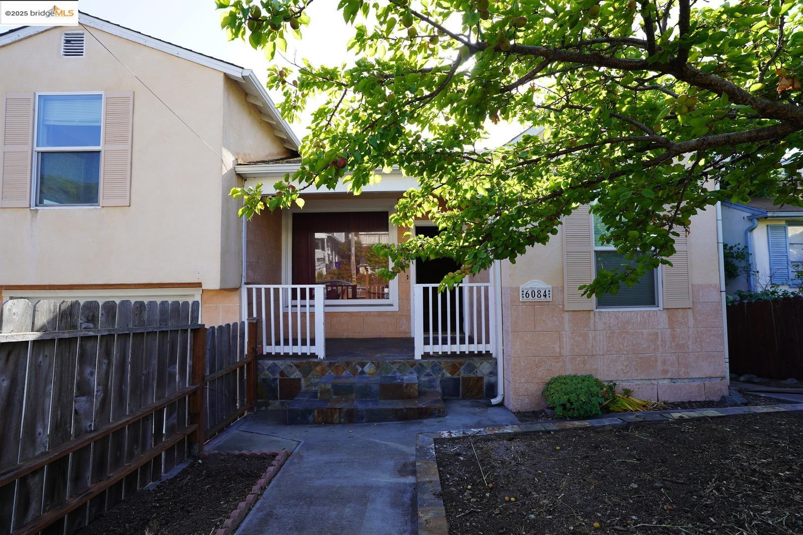 6084 Monterey AVE, Richmond, California 94805, ,Residential Income,For Sale,6084 Monterey AVE,41098670