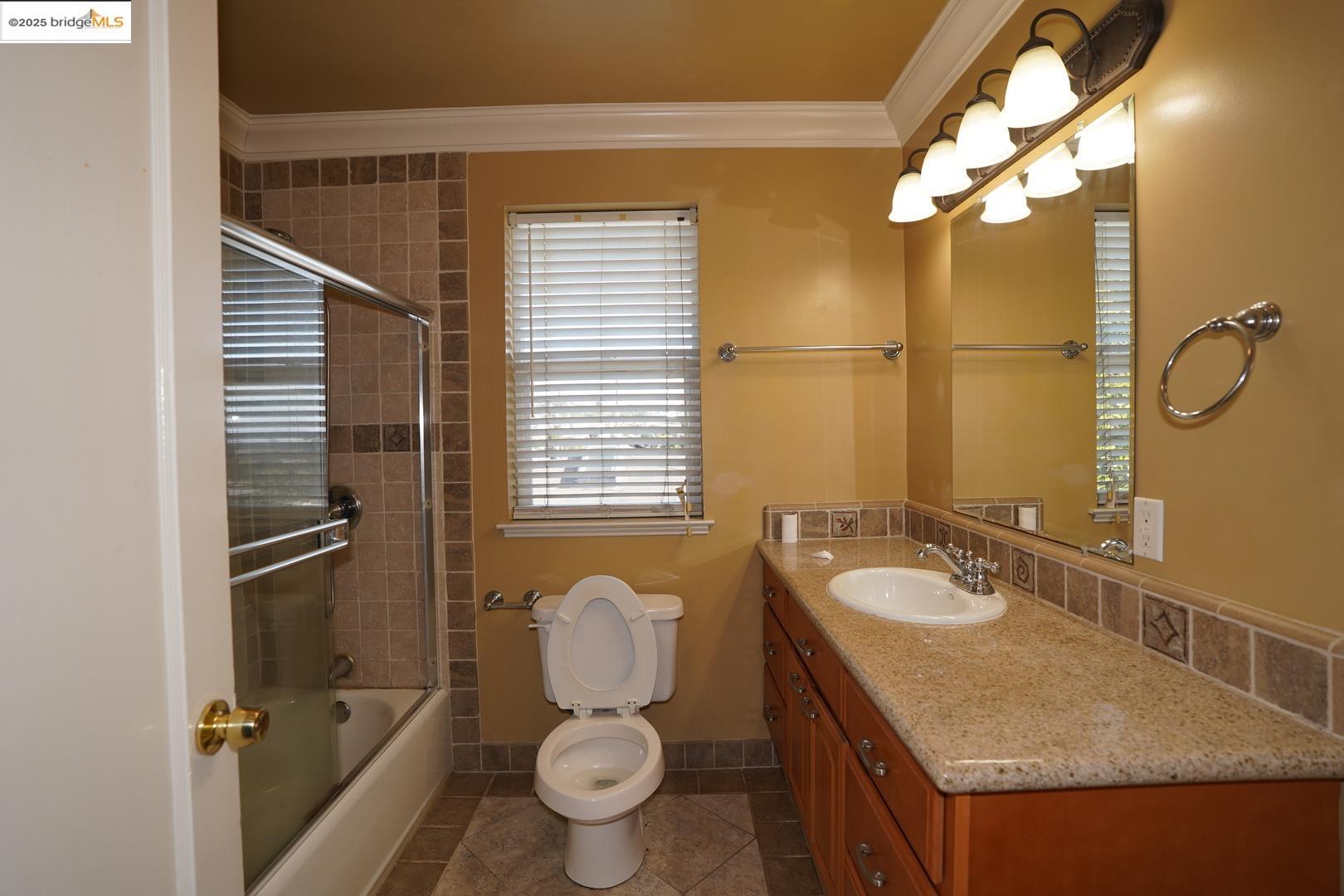 6084 Monterey AVE, Richmond, California 94805, ,Residential Income,For Sale,6084 Monterey AVE,41098670