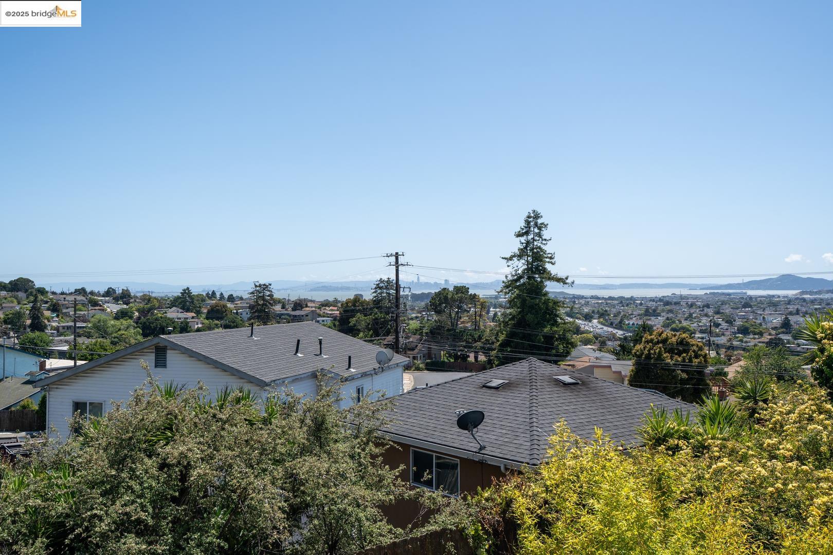 6084 Monterey AVE, Richmond, California 94805, ,Residential Income,For Sale,6084 Monterey AVE,41098670