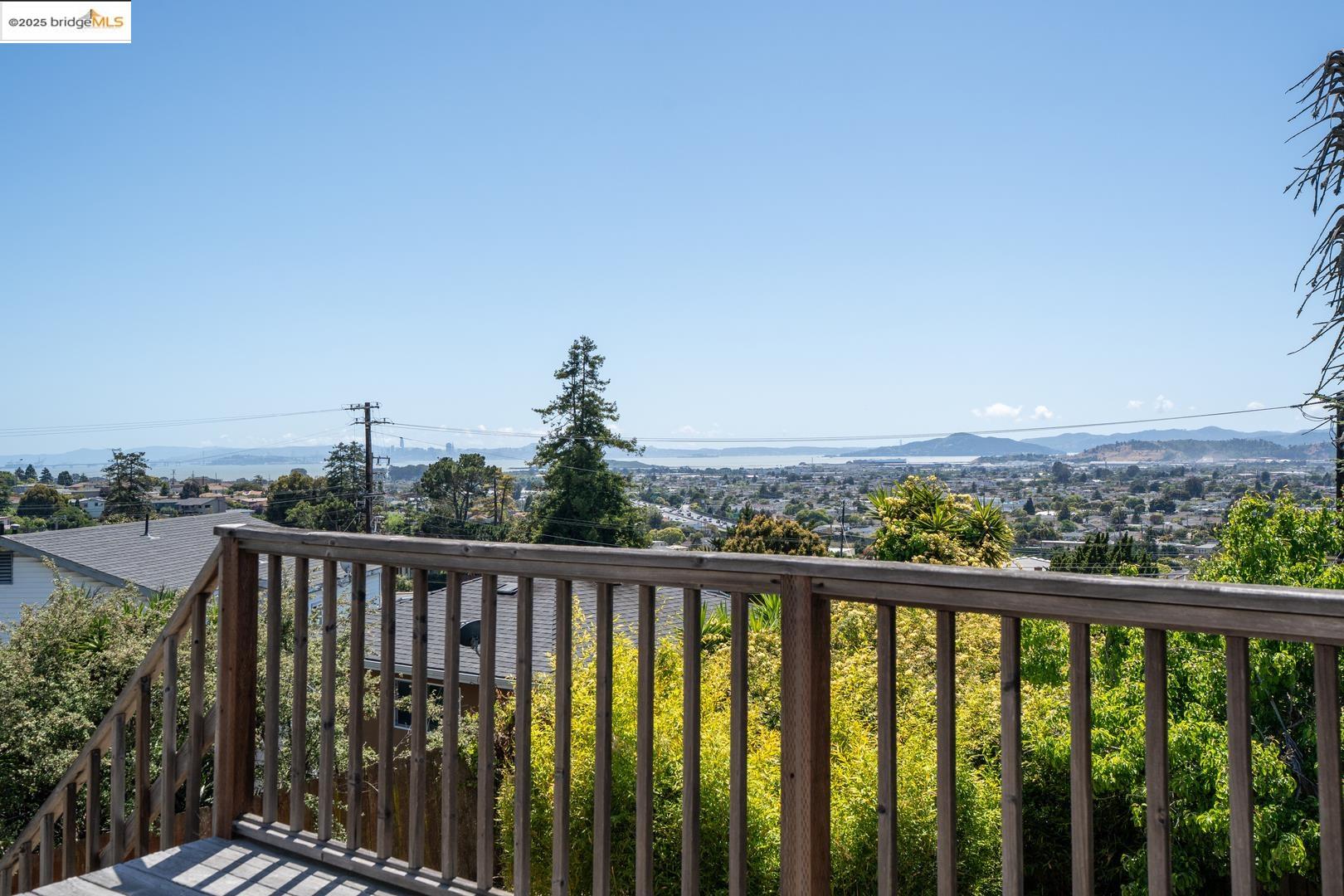 6084 Monterey AVE, Richmond, California 94805, ,Residential Income,For Sale,6084 Monterey AVE,41098670