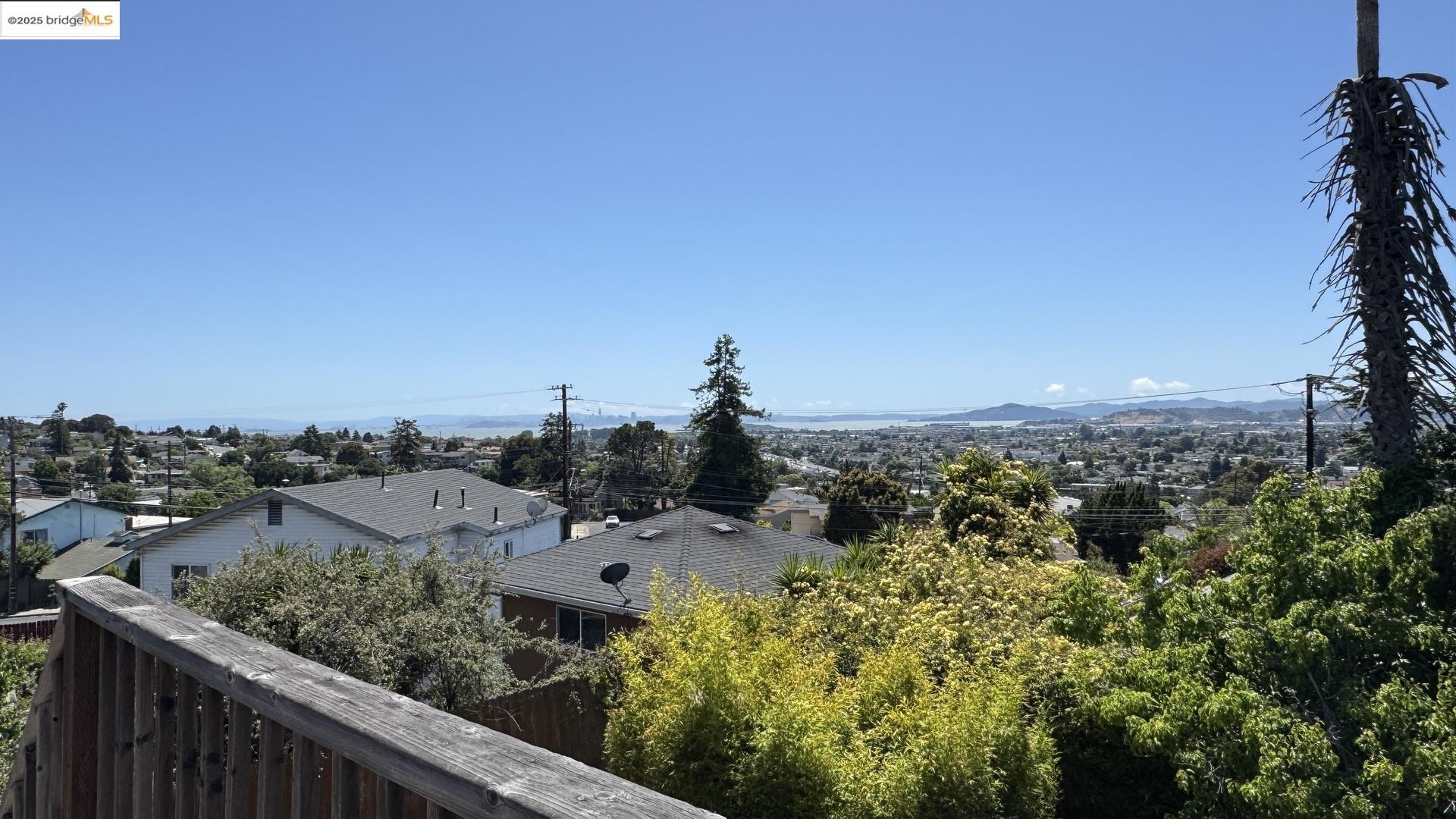 6084 Monterey AVE, Richmond, California 94805, ,Residential Income,For Sale,6084 Monterey AVE,41098670