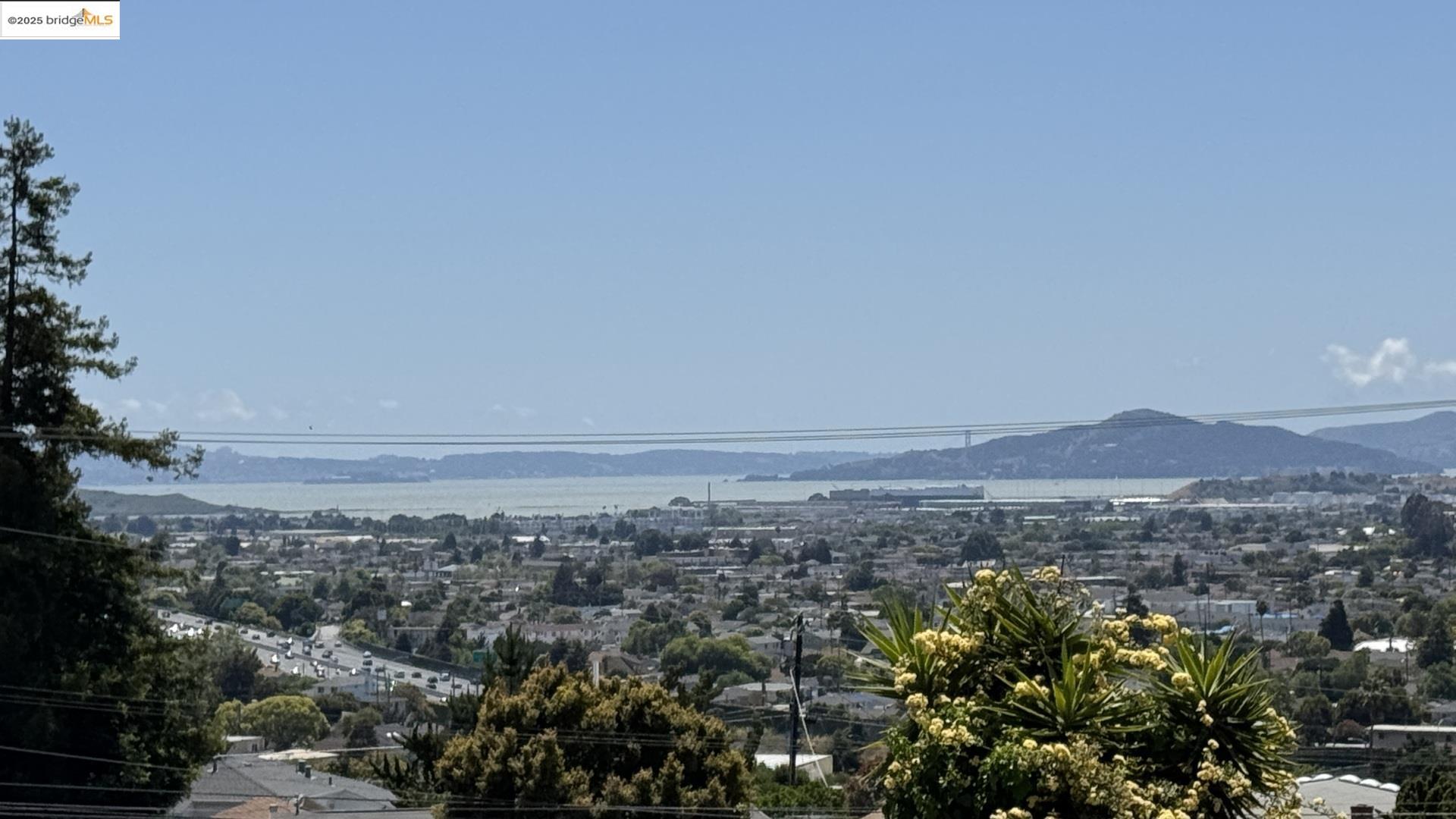6084 Monterey AVE, Richmond, California 94805, ,Residential Income,For Sale,6084 Monterey AVE,41098670