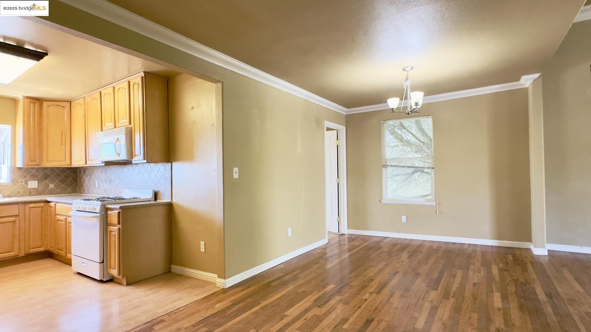 6084 Monterey AVE, Richmond, California 94805, ,Residential Income,For Sale,6084 Monterey AVE,41098670