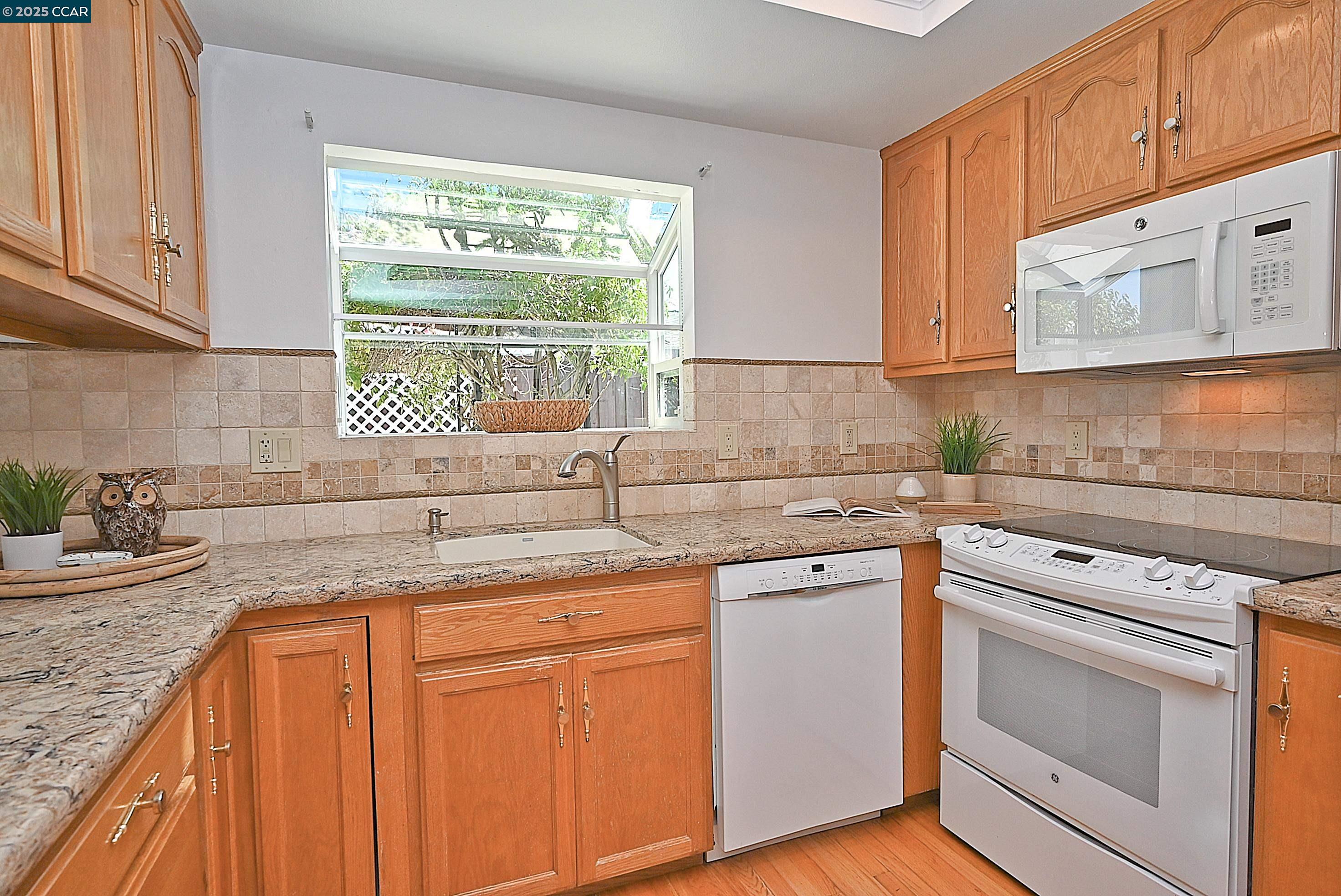 1524 Martindale Dr, Martinez, California 94553, 3 Bedrooms Bedrooms, 8 Rooms Rooms,2 BathroomsBathrooms,Residential,For Sale,1524 Martindale Dr,41098672