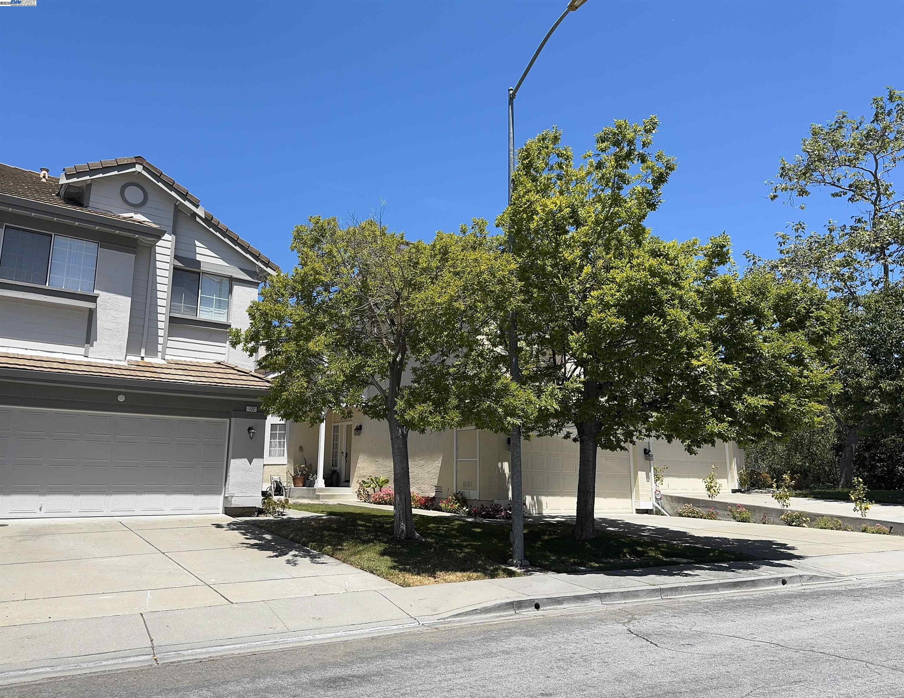 Detail Gallery Image 1 of 27 For 122 Lynx Ct, Fremont,  CA 94539 - 4 Beds | 2/1 Baths