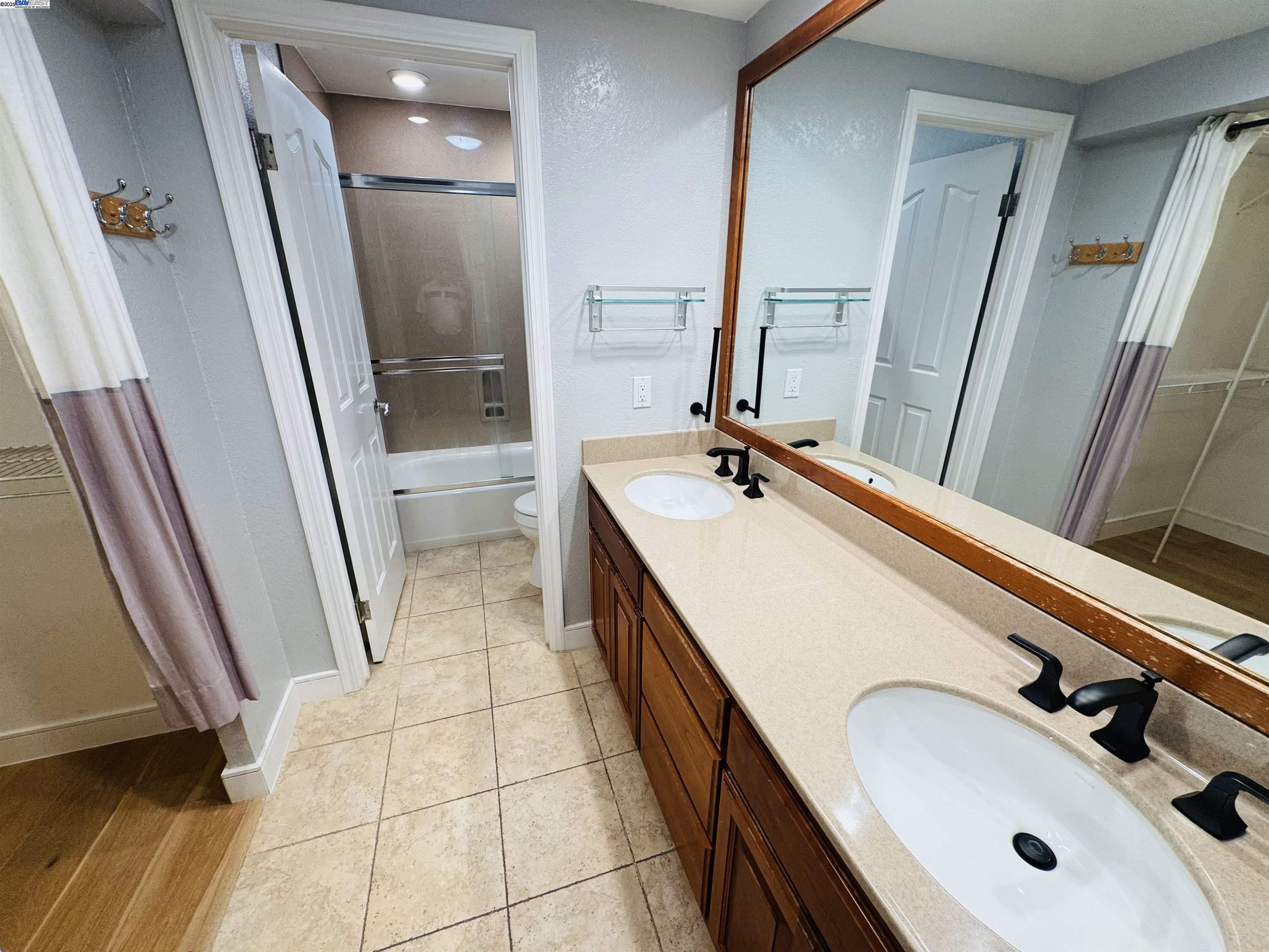 Detail Gallery Image 13 of 27 For 122 Lynx Ct, Fremont,  CA 94539 - 4 Beds | 2/1 Baths