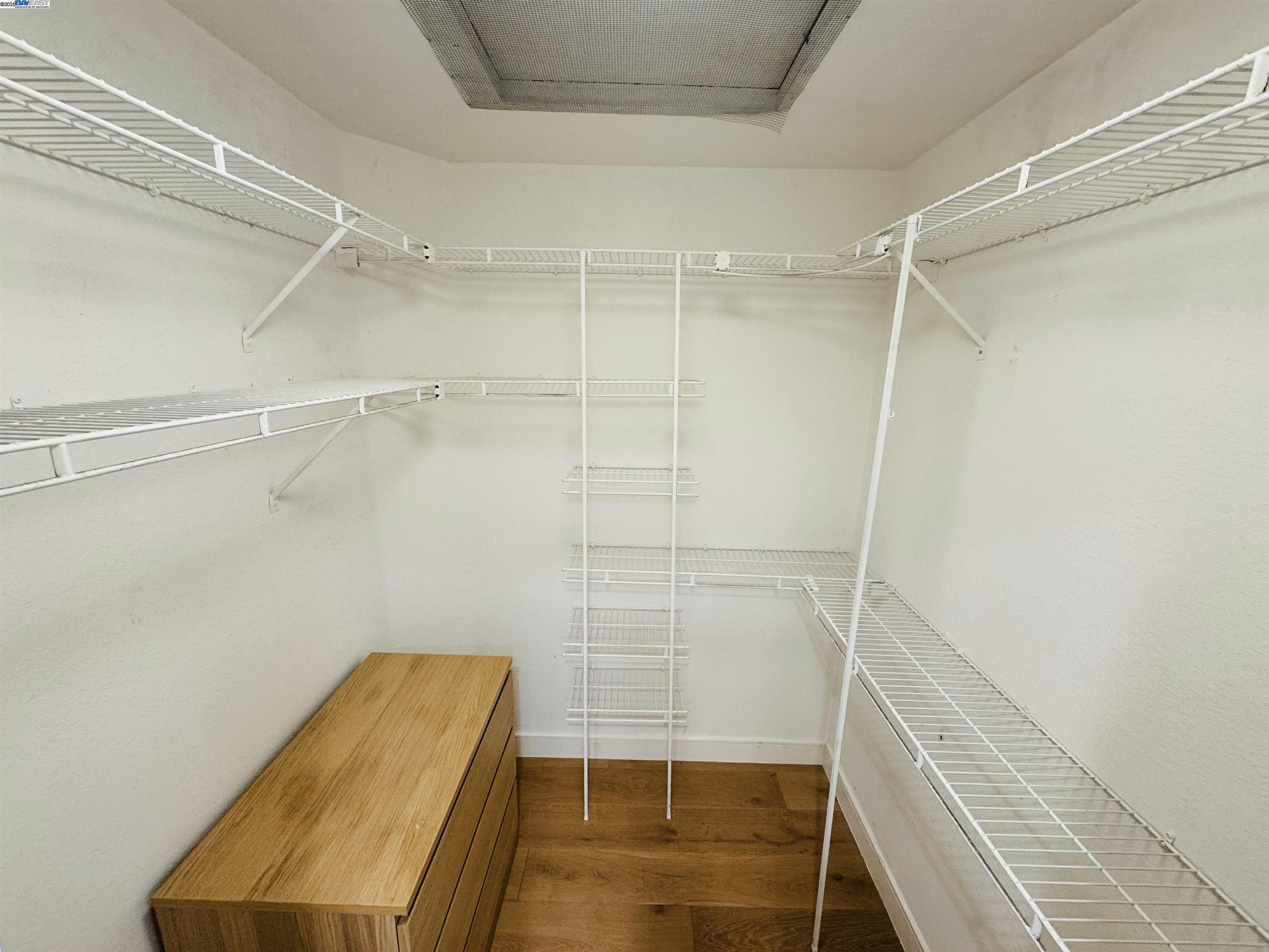 Detail Gallery Image 14 of 27 For 122 Lynx Ct, Fremont,  CA 94539 - 4 Beds | 2/1 Baths