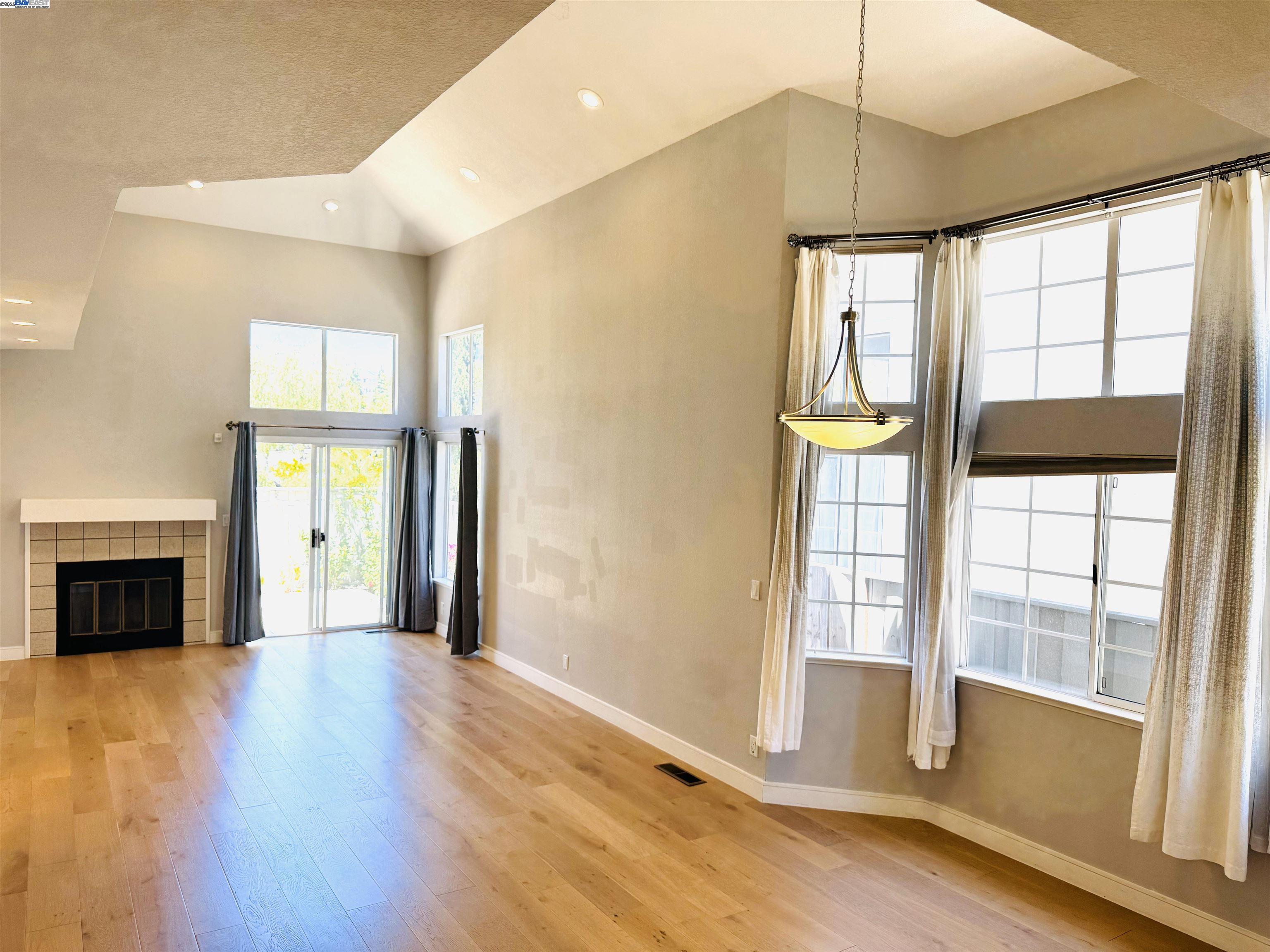 Detail Gallery Image 4 of 27 For 122 Lynx Ct, Fremont,  CA 94539 - 4 Beds | 2/1 Baths