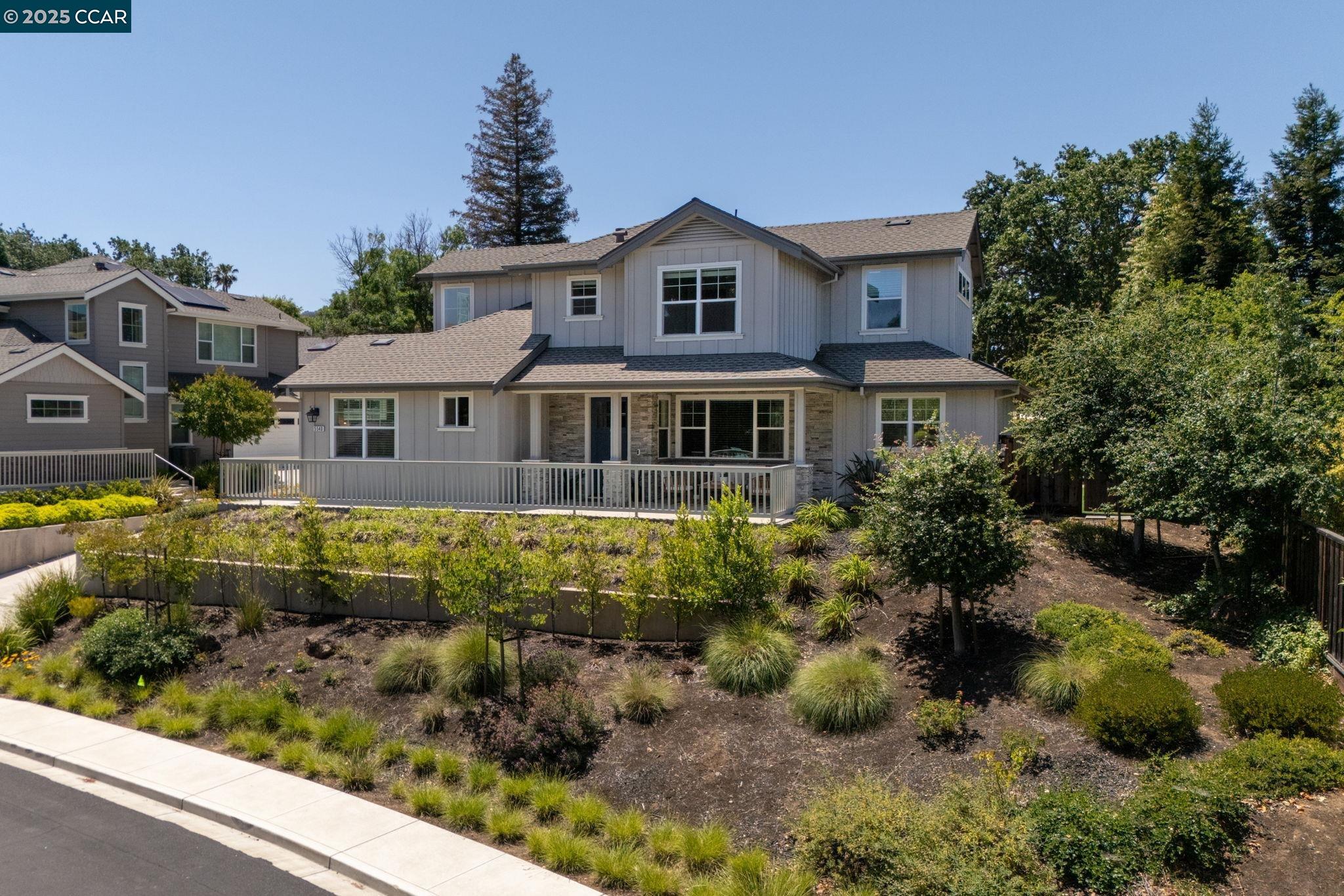 Detail Gallery Image 1 of 44 For 5540 Southbrook Drive, Clayton,  CA 94517 - 5 Beds | 3 Baths