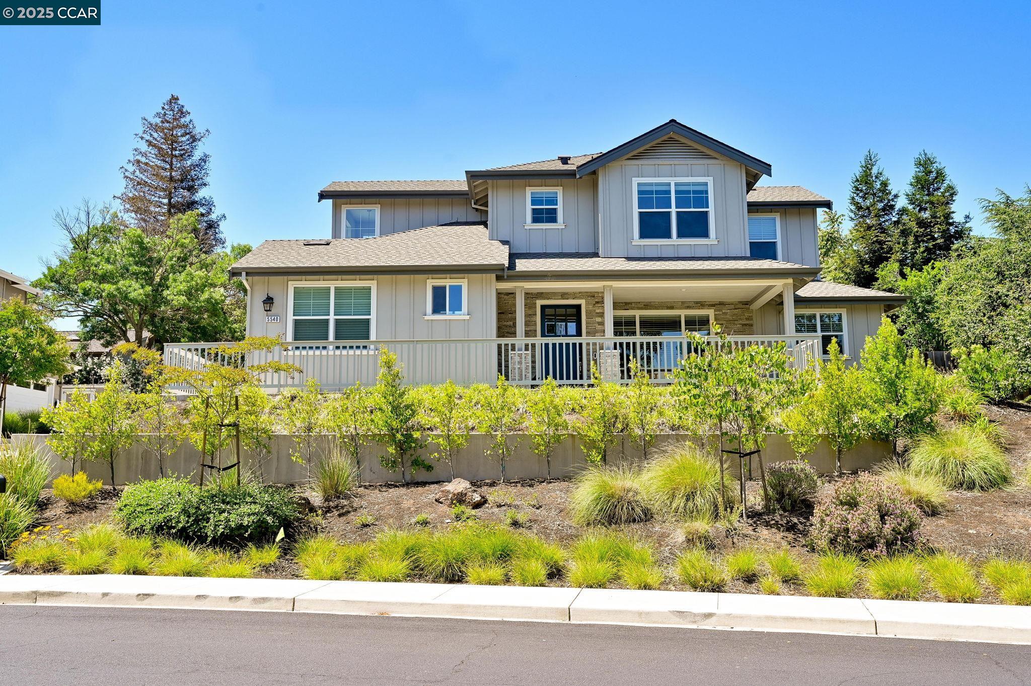 Detail Gallery Image 2 of 44 For 5540 Southbrook Drive, Clayton,  CA 94517 - 5 Beds | 3 Baths