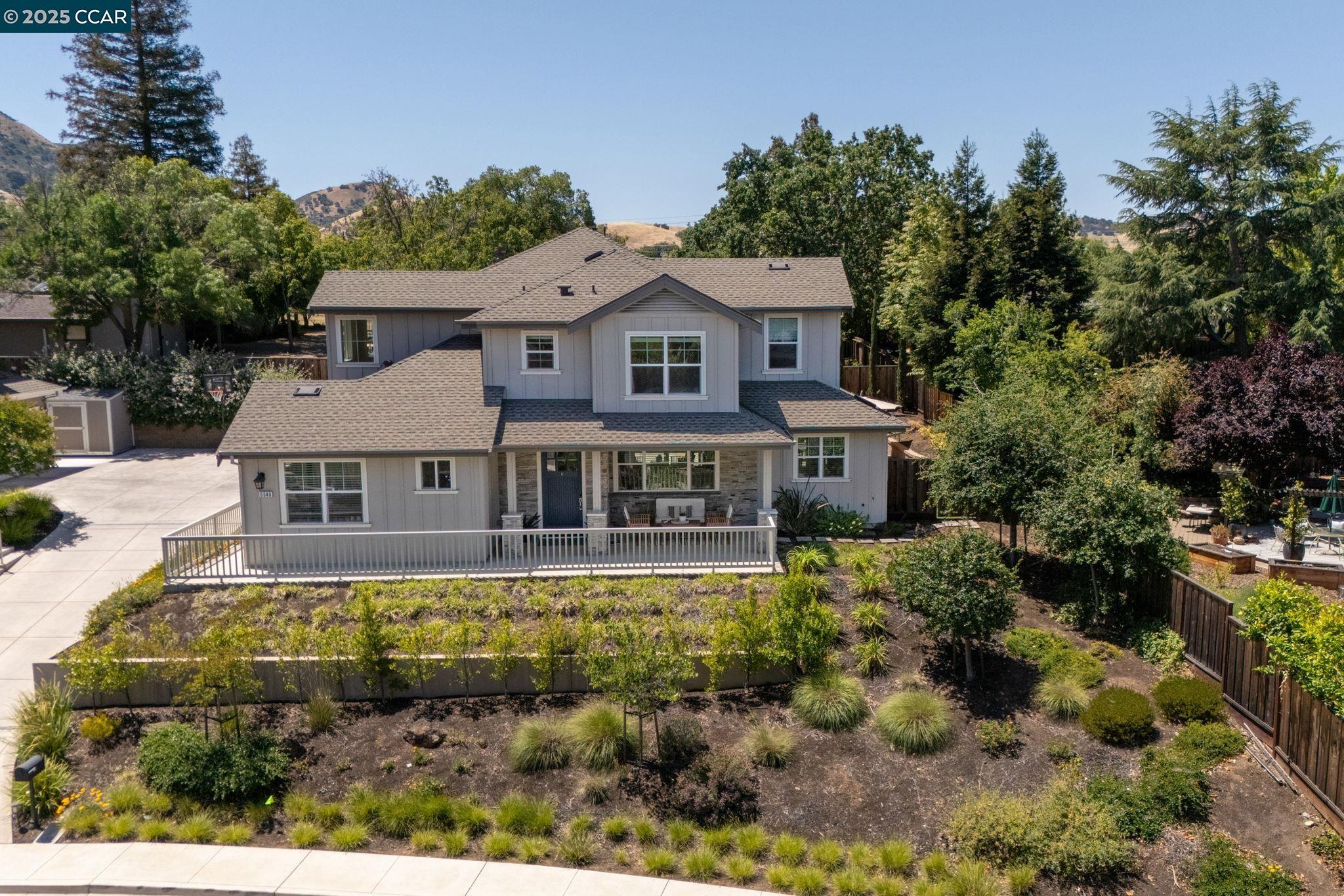 Detail Gallery Image 3 of 44 For 5540 Southbrook Drive, Clayton,  CA 94517 - 5 Beds | 3 Baths