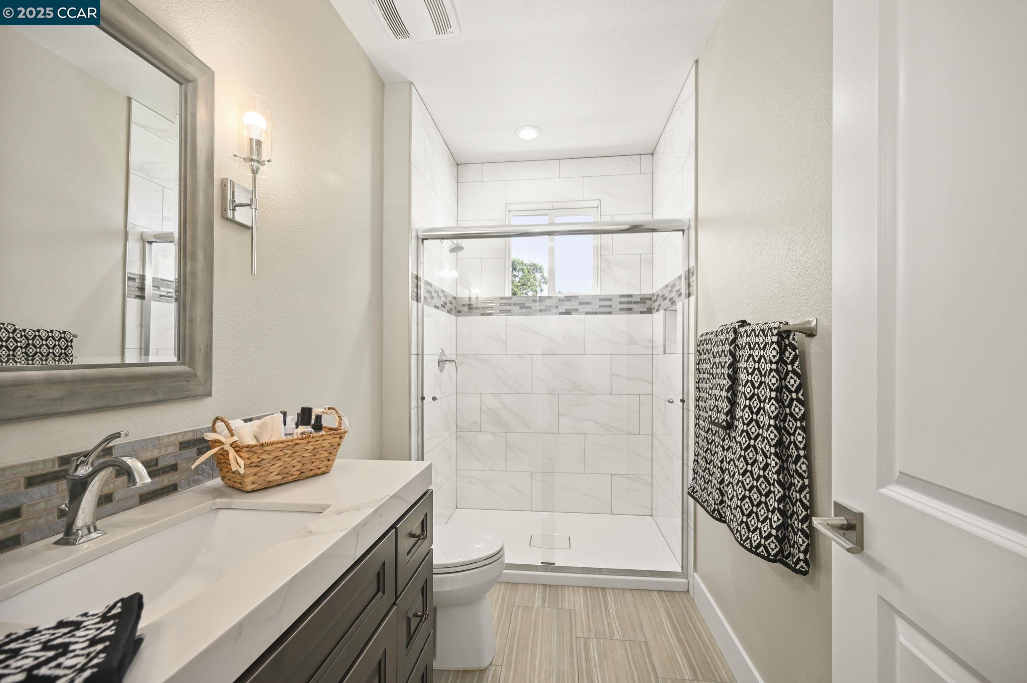 Detail Gallery Image 22 of 44 For 5540 Southbrook Drive, Clayton,  CA 94517 - 5 Beds | 3 Baths