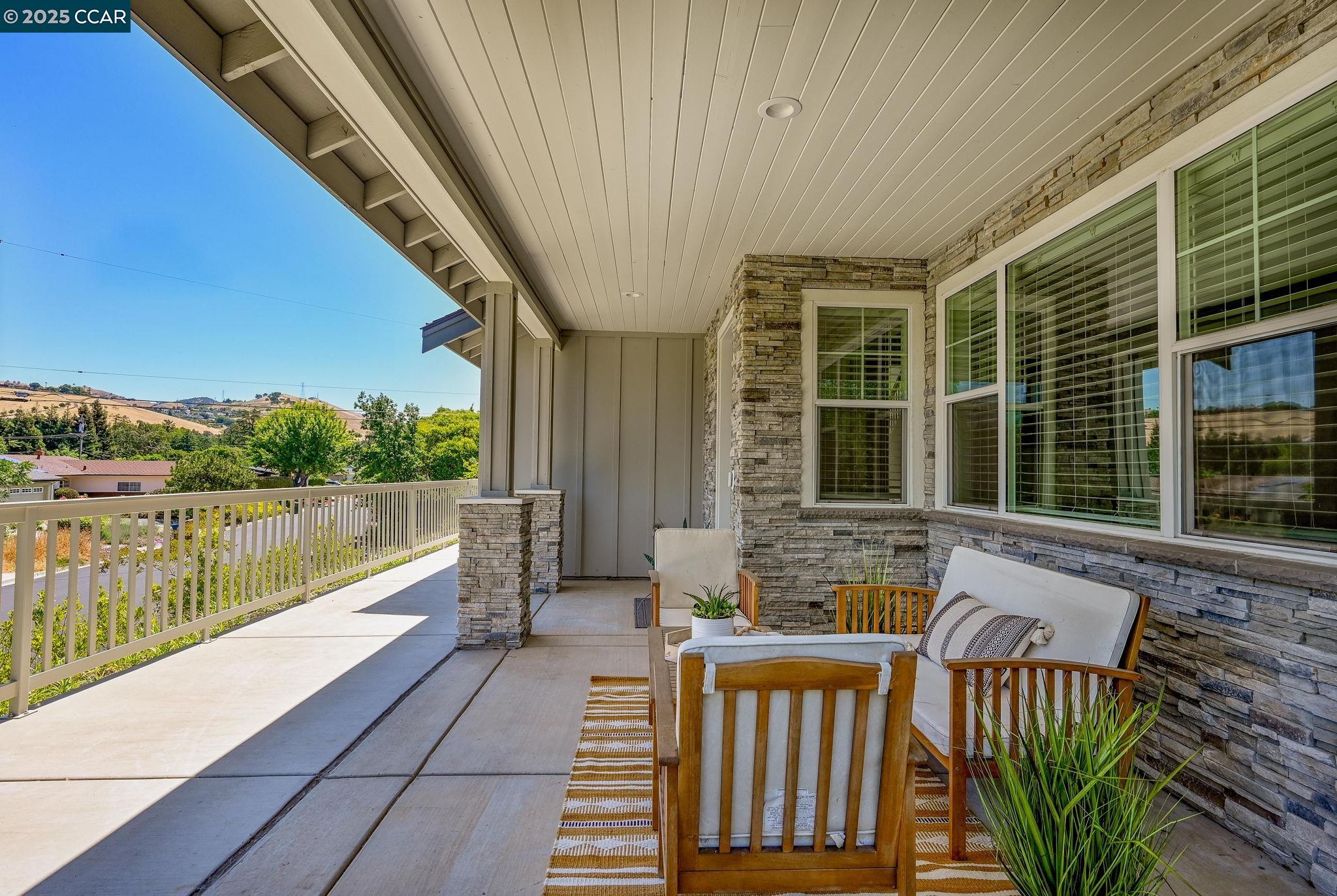 Detail Gallery Image 4 of 44 For 5540 Southbrook Drive, Clayton,  CA 94517 - 5 Beds | 3 Baths