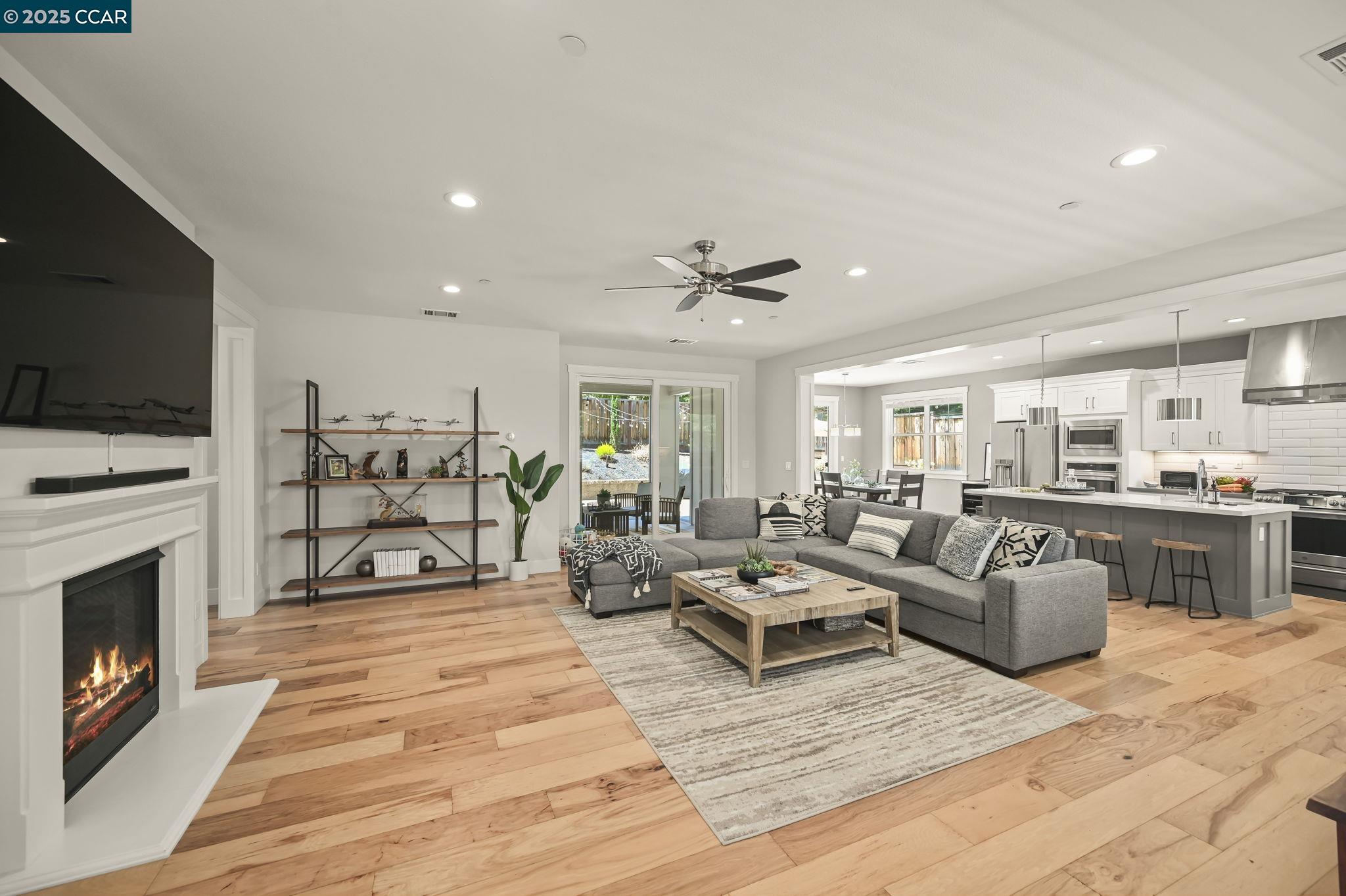 Detail Gallery Image 6 of 44 For 5540 Southbrook Drive, Clayton,  CA 94517 - 5 Beds | 3 Baths