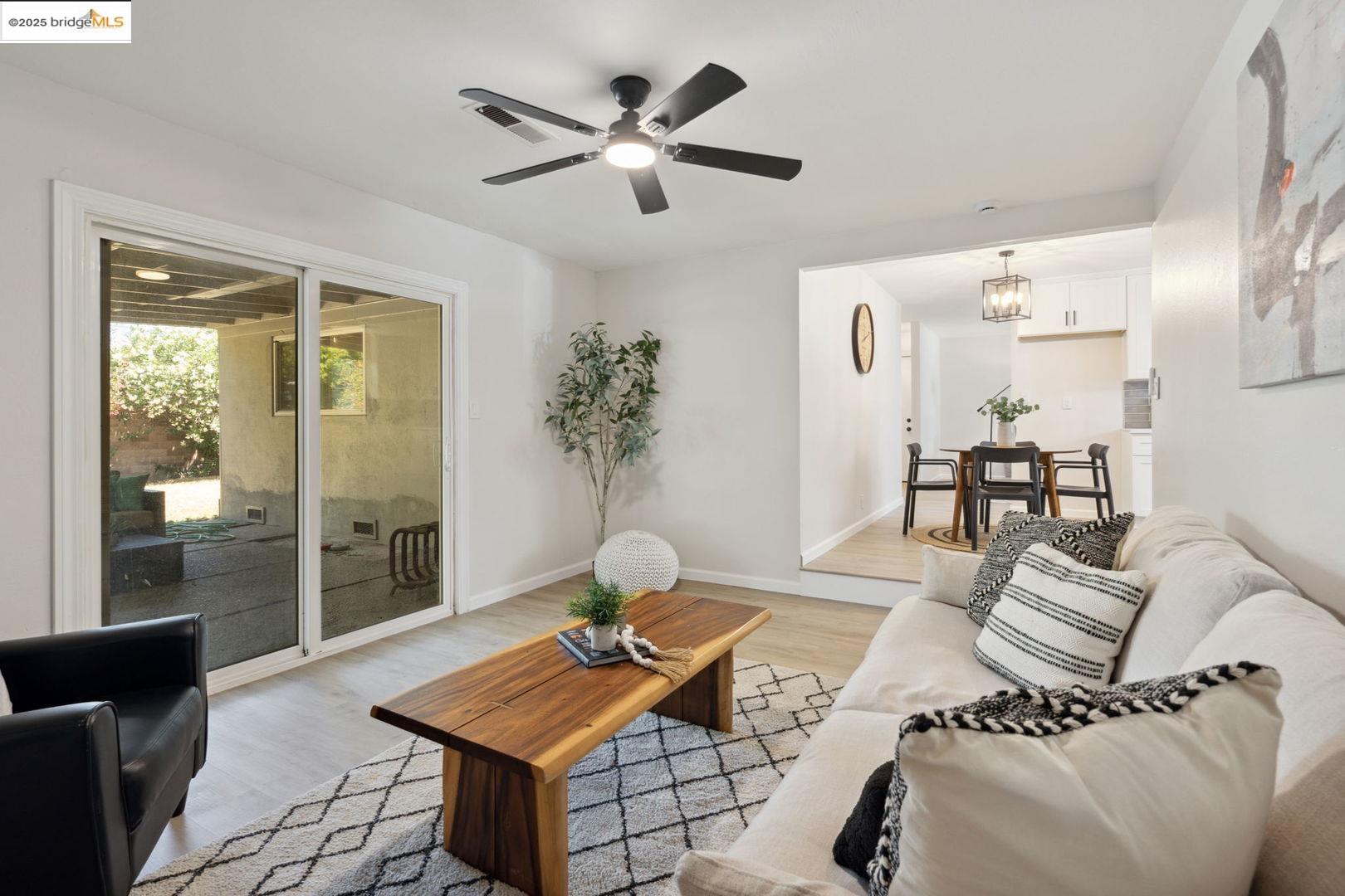 Detail Gallery Image 13 of 24 For 6419 Dallas Way, Sacramento,  CA 95823 - 3 Beds | 2 Baths