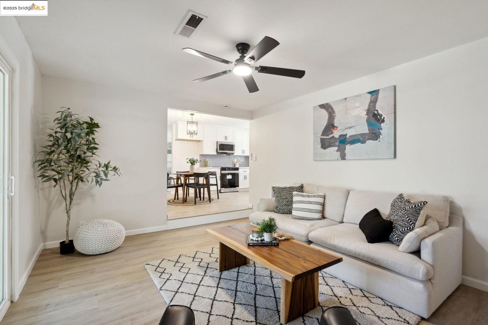 Detail Gallery Image 14 of 24 For 6419 Dallas Way, Sacramento,  CA 95823 - 3 Beds | 2 Baths