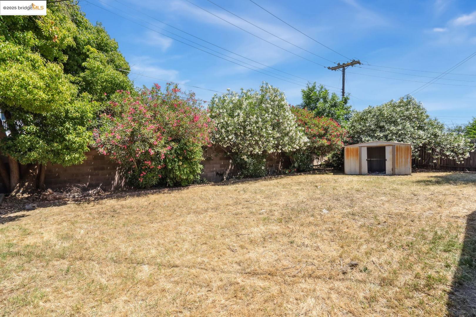 Detail Gallery Image 15 of 24 For 6419 Dallas Way, Sacramento,  CA 95823 - 3 Beds | 2 Baths