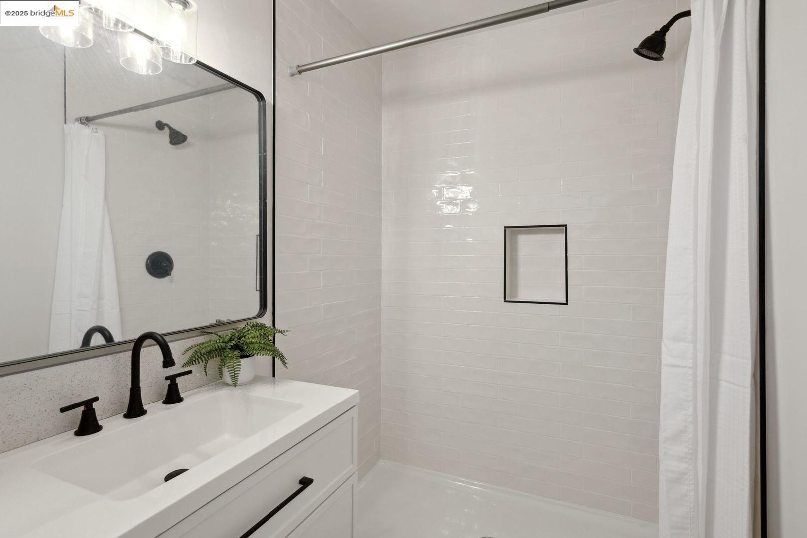 Detail Gallery Image 17 of 24 For 6419 Dallas Way, Sacramento,  CA 95823 - 3 Beds | 2 Baths