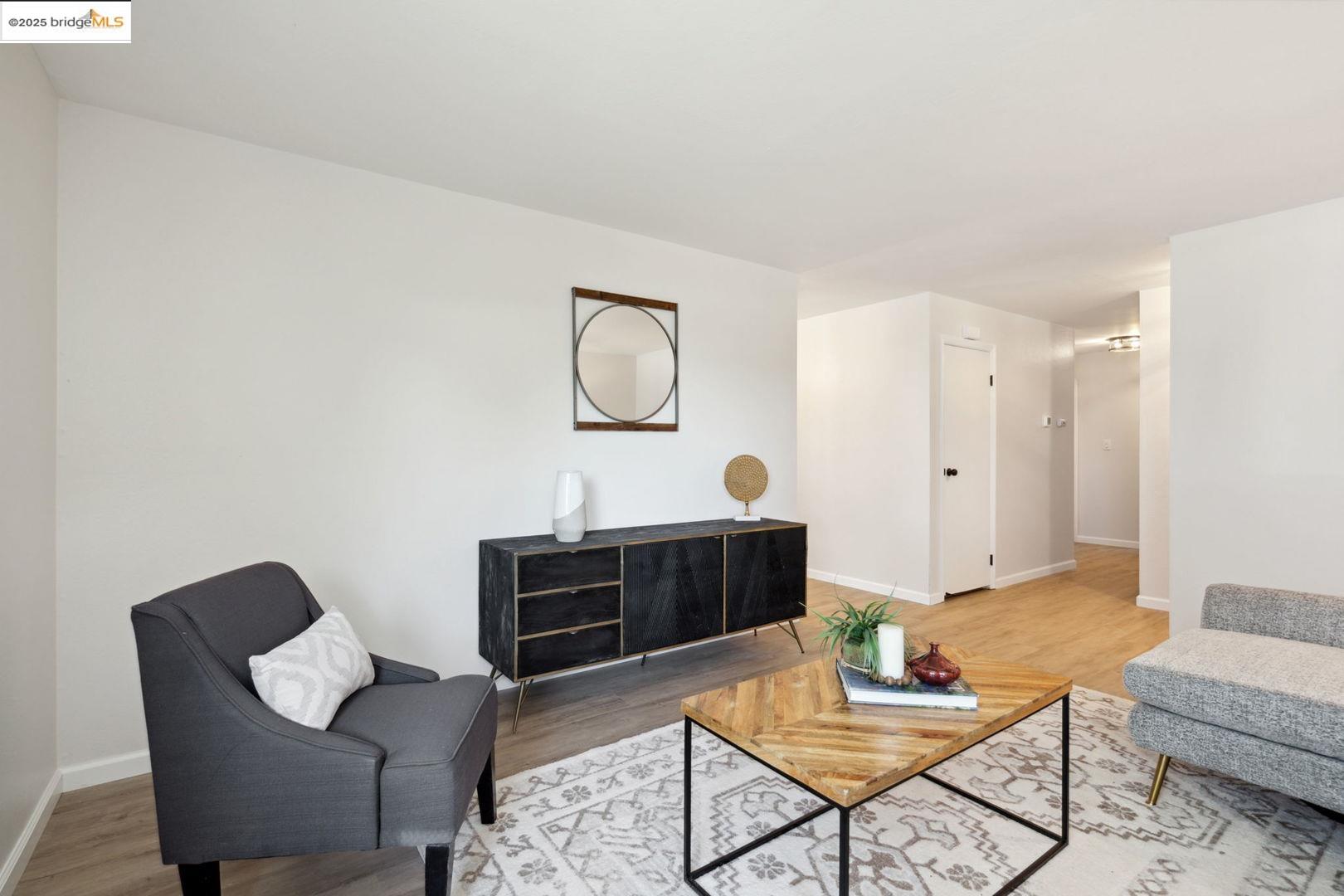 Detail Gallery Image 4 of 24 For 6419 Dallas Way, Sacramento,  CA 95823 - 3 Beds | 2 Baths