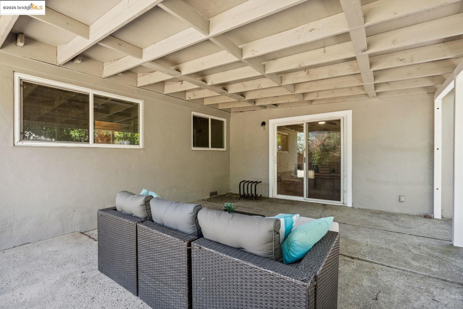 Detail Gallery Image 7 of 24 For 6419 Dallas Way, Sacramento,  CA 95823 - 3 Beds | 2 Baths