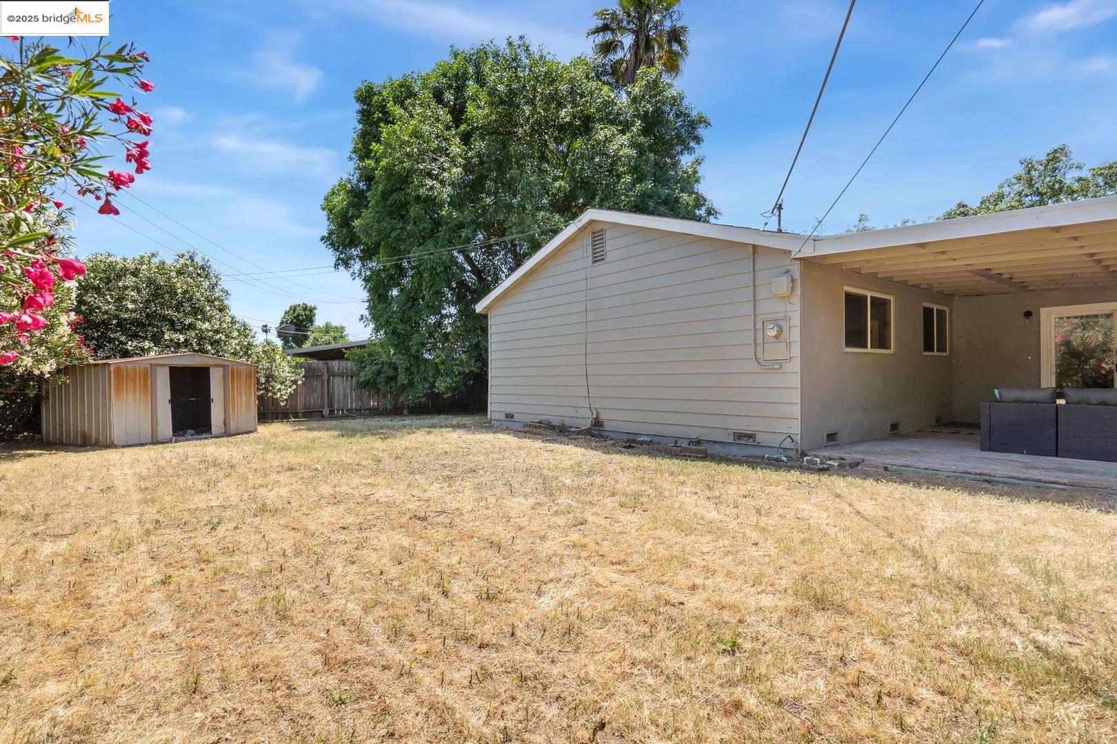 Detail Gallery Image 8 of 24 For 6419 Dallas Way, Sacramento,  CA 95823 - 3 Beds | 2 Baths
