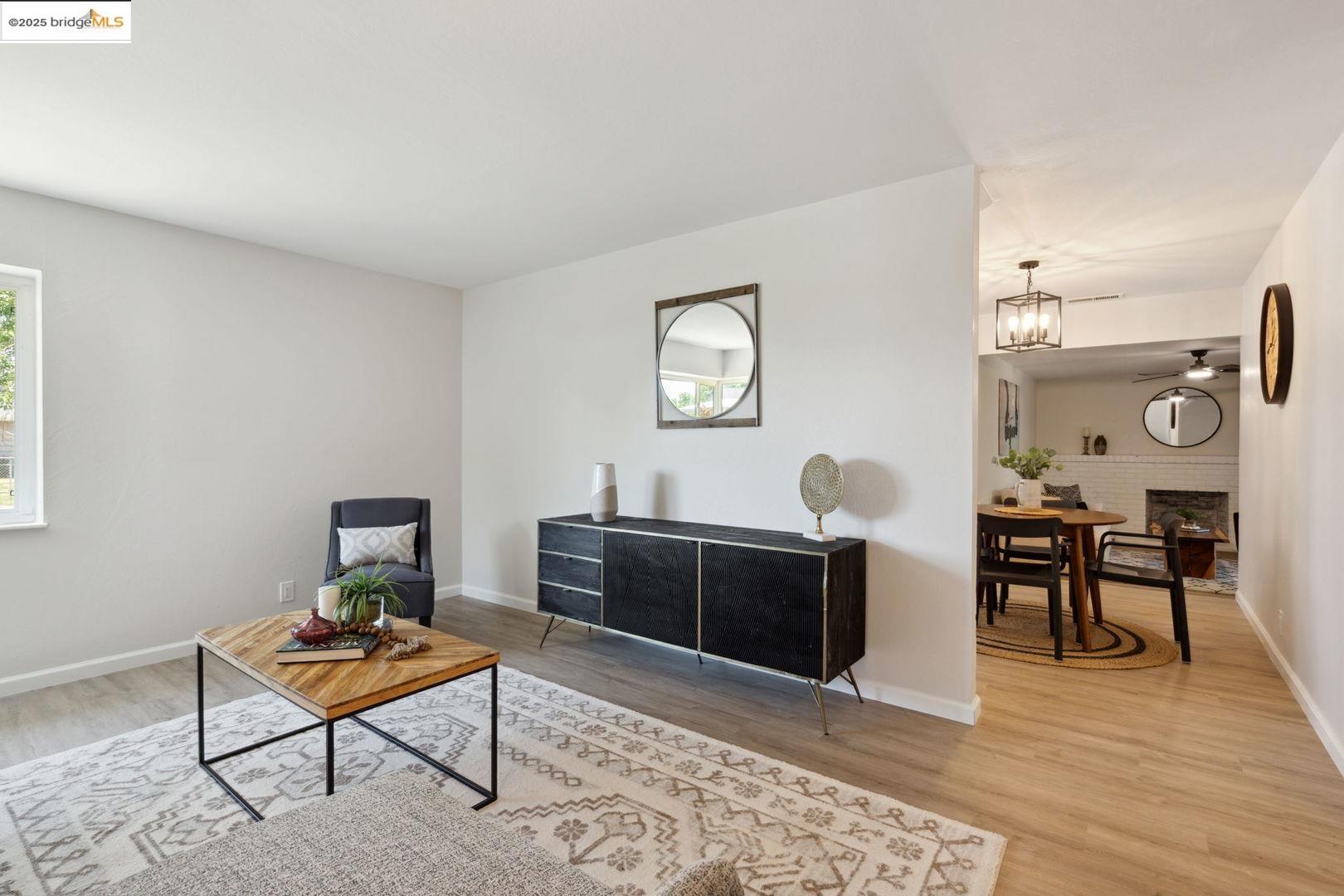 Detail Gallery Image 10 of 24 For 6419 Dallas Way, Sacramento,  CA 95823 - 3 Beds | 2 Baths