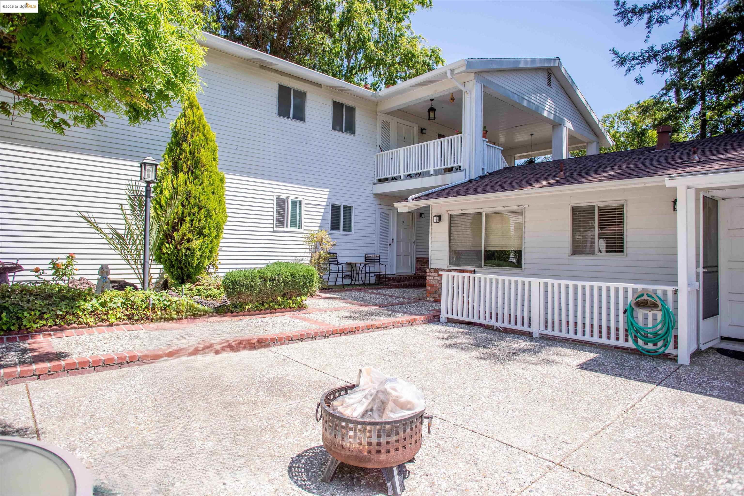 Detail Gallery Image 2 of 9 For 2044 Ascot Dr, Moraga,  CA 94556 - – Beds | – Baths
