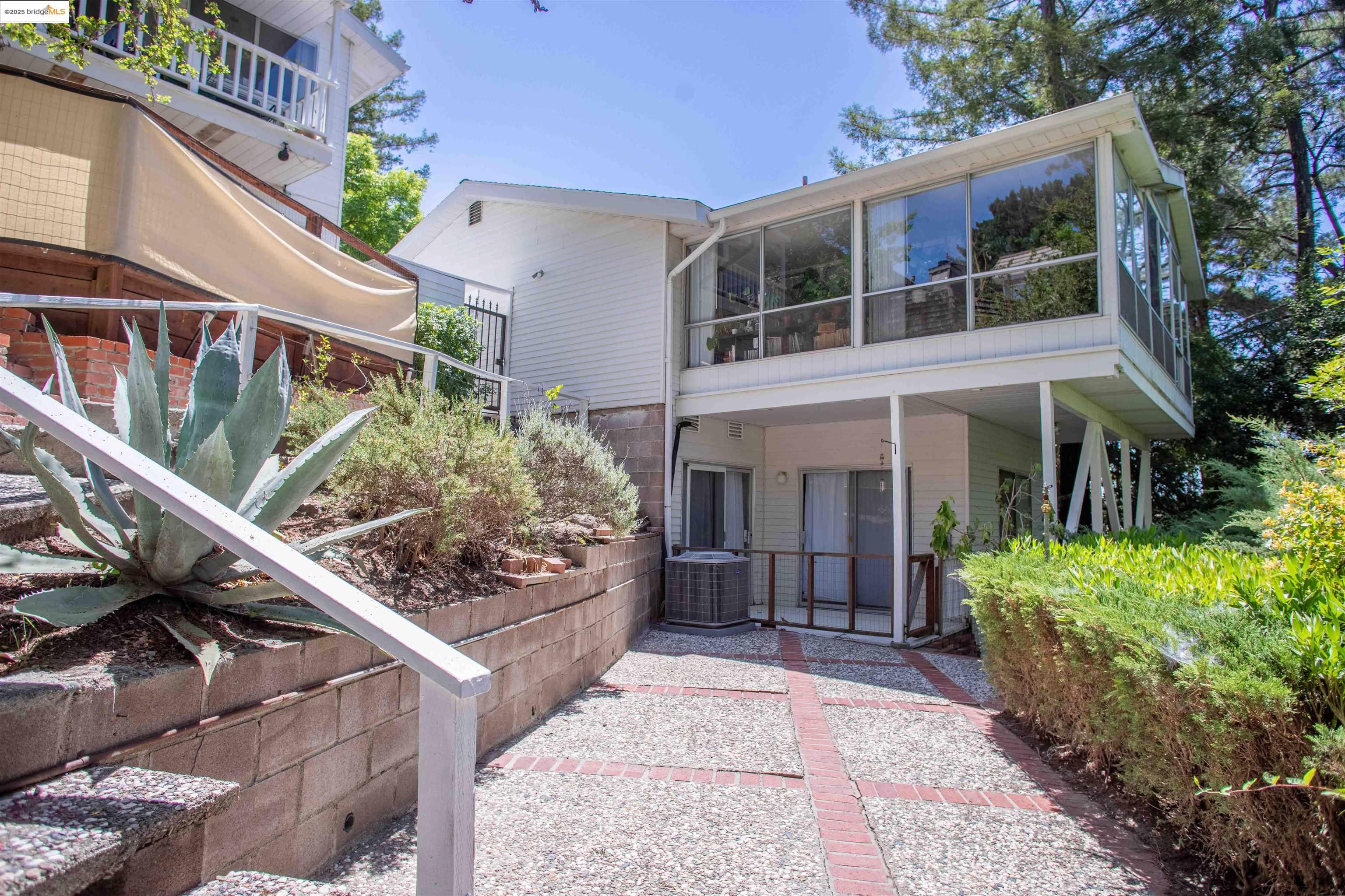 Detail Gallery Image 5 of 9 For 2044 Ascot Dr, Moraga,  CA 94556 - – Beds | – Baths