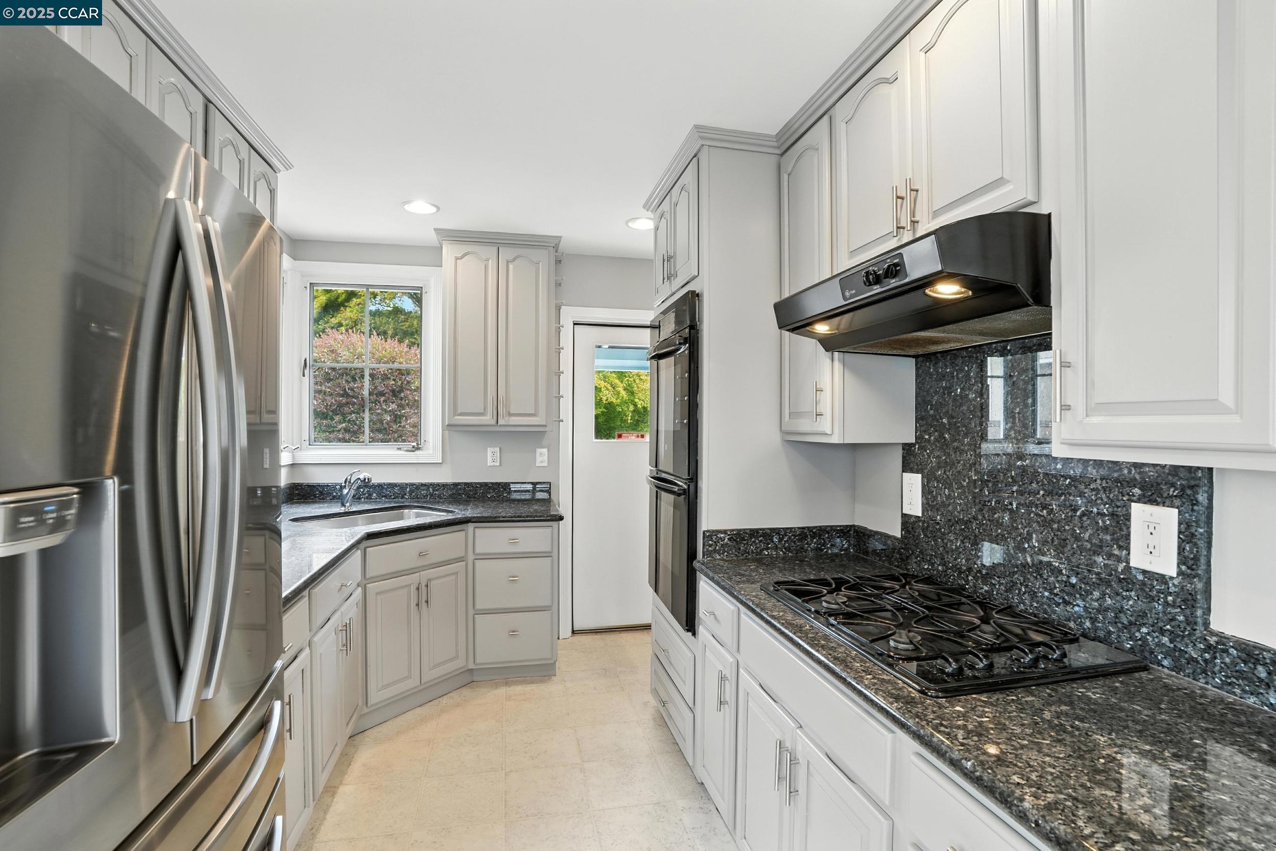 Detail Gallery Image 12 of 36 For 36 Greenwood Dr, South San Francisco,  CA 94080 - 2 Beds | 1 Baths