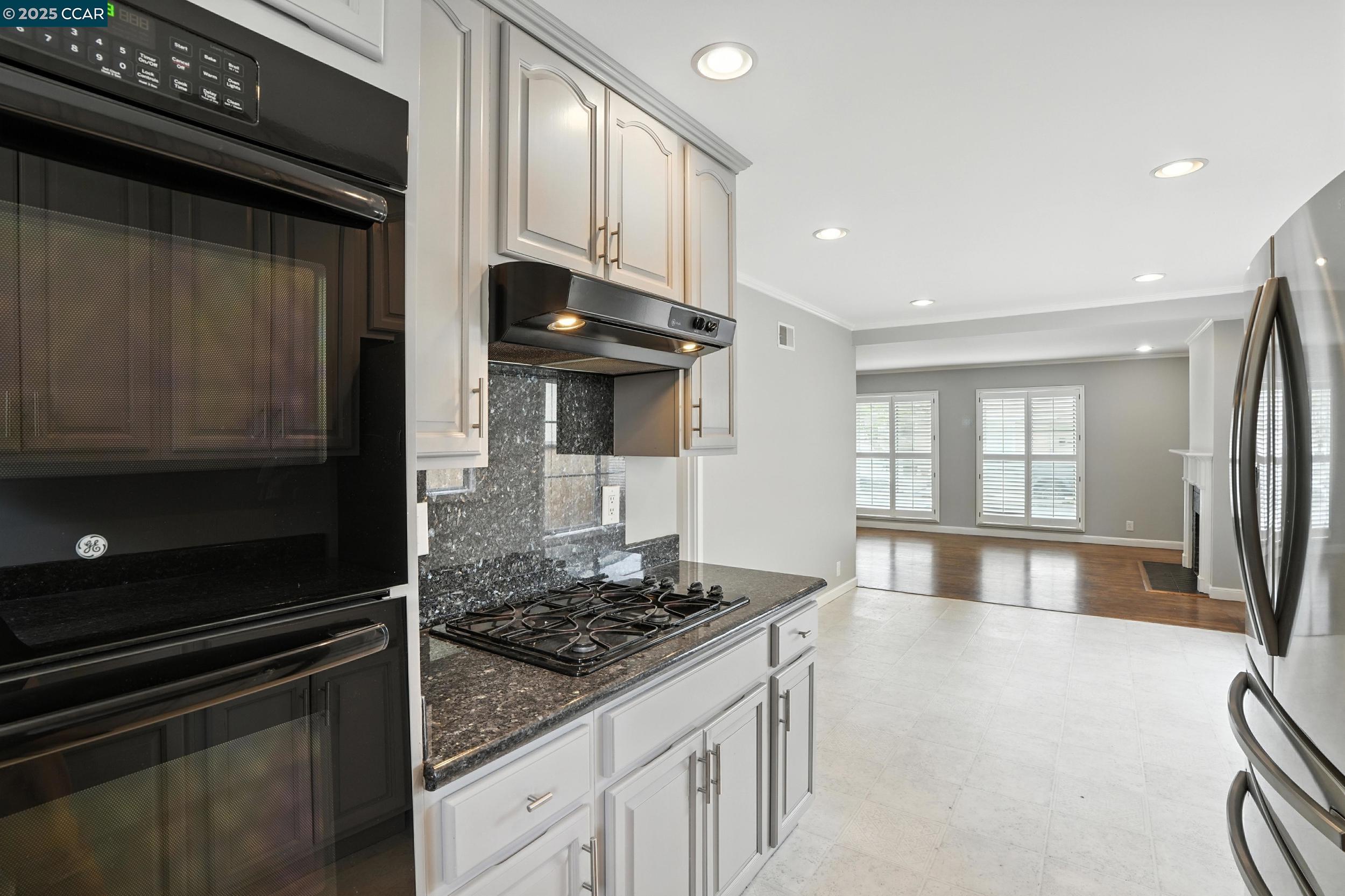 Detail Gallery Image 13 of 36 For 36 Greenwood Dr, South San Francisco,  CA 94080 - 2 Beds | 1 Baths