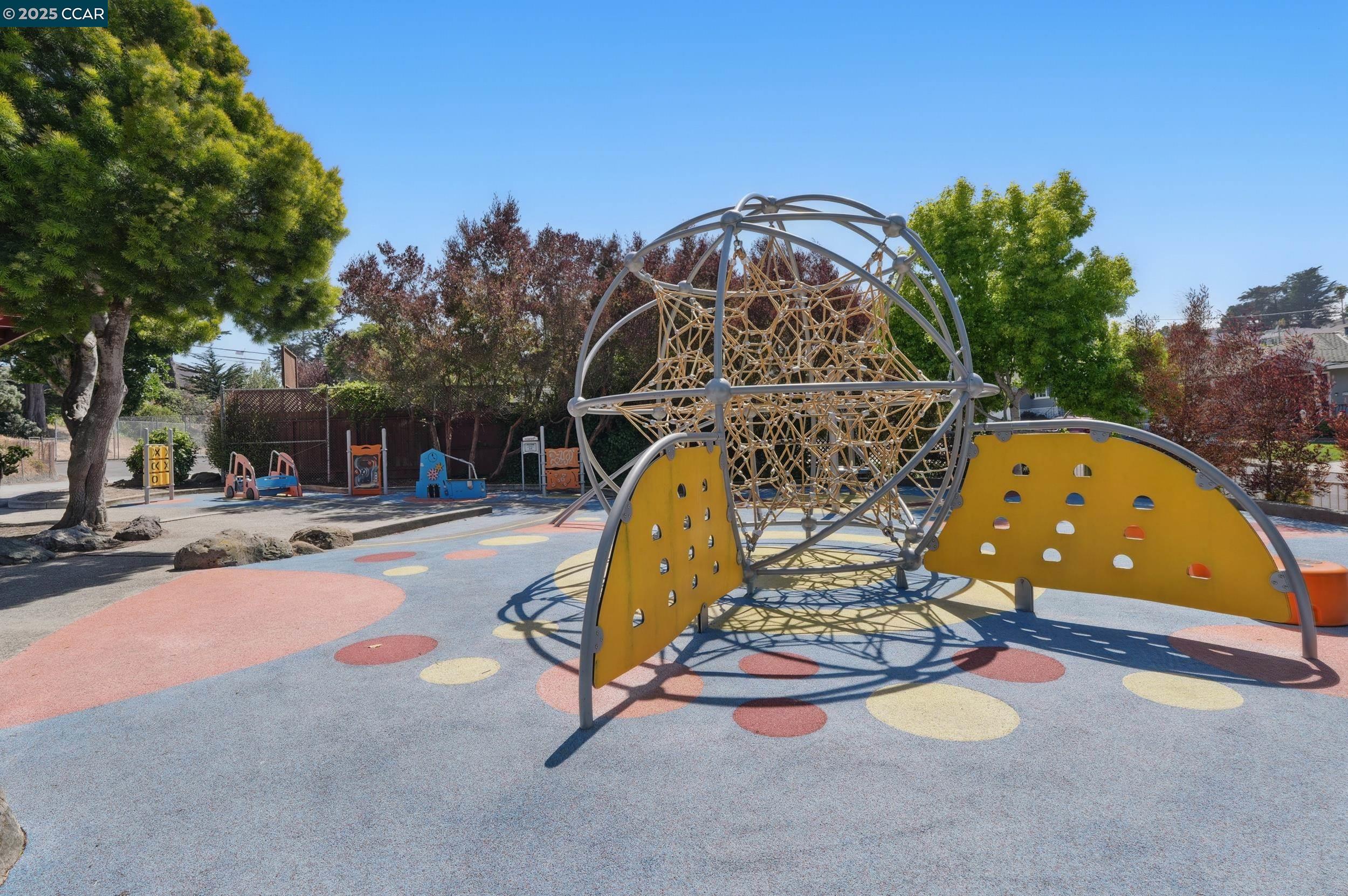 Detail Gallery Image 34 of 36 For 36 Greenwood Dr, South San Francisco,  CA 94080 - 2 Beds | 1 Baths