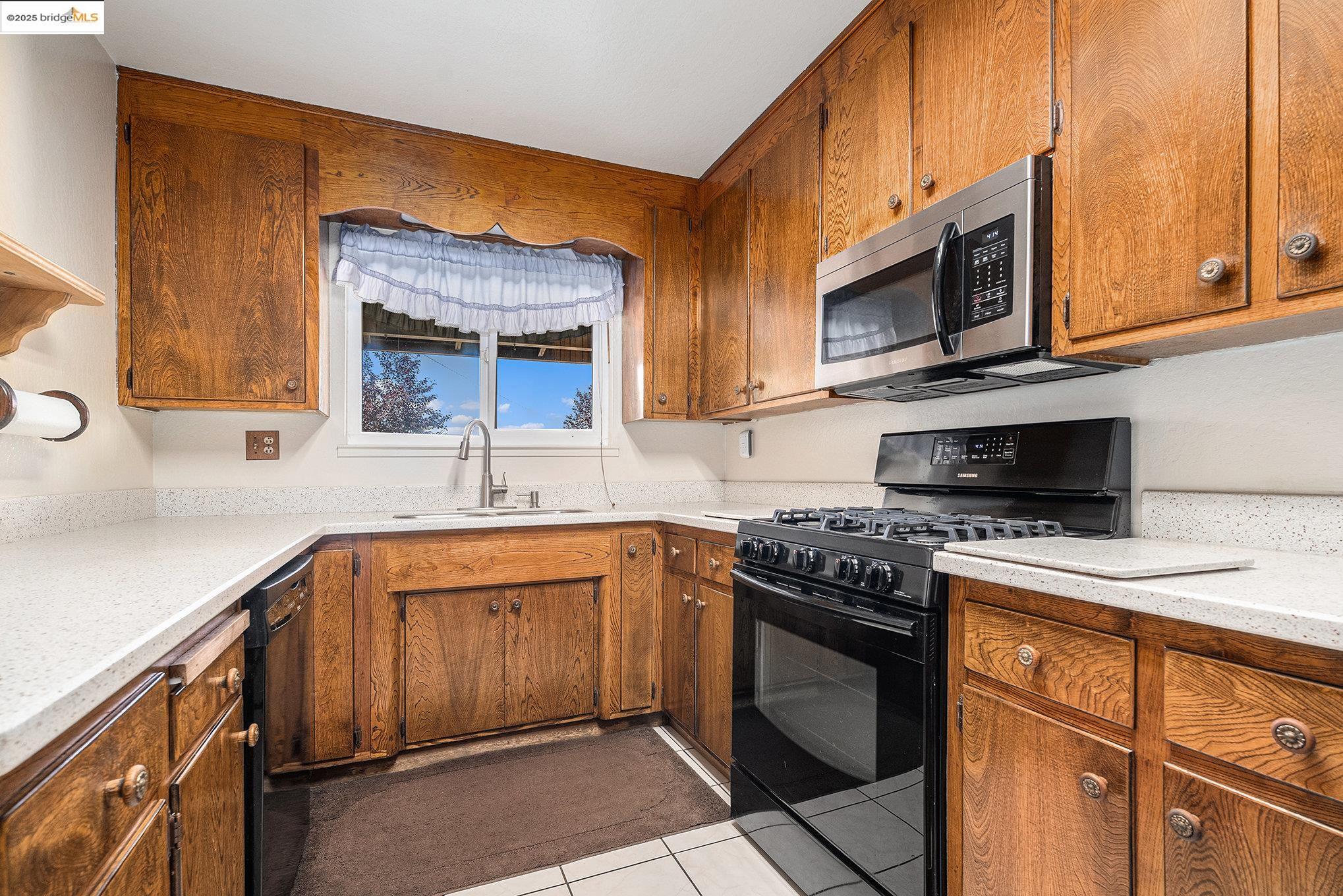 Detail Gallery Image 12 of 34 For 161 E Sims Rd, Brentwood,  CA 94513 - 3 Beds | 2 Baths