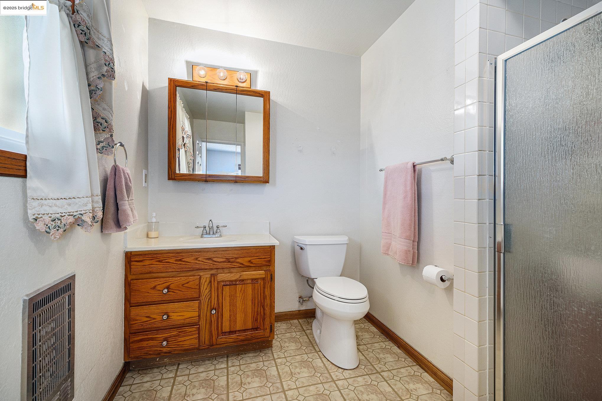 Detail Gallery Image 16 of 34 For 161 E Sims Rd, Brentwood,  CA 94513 - 3 Beds | 2 Baths