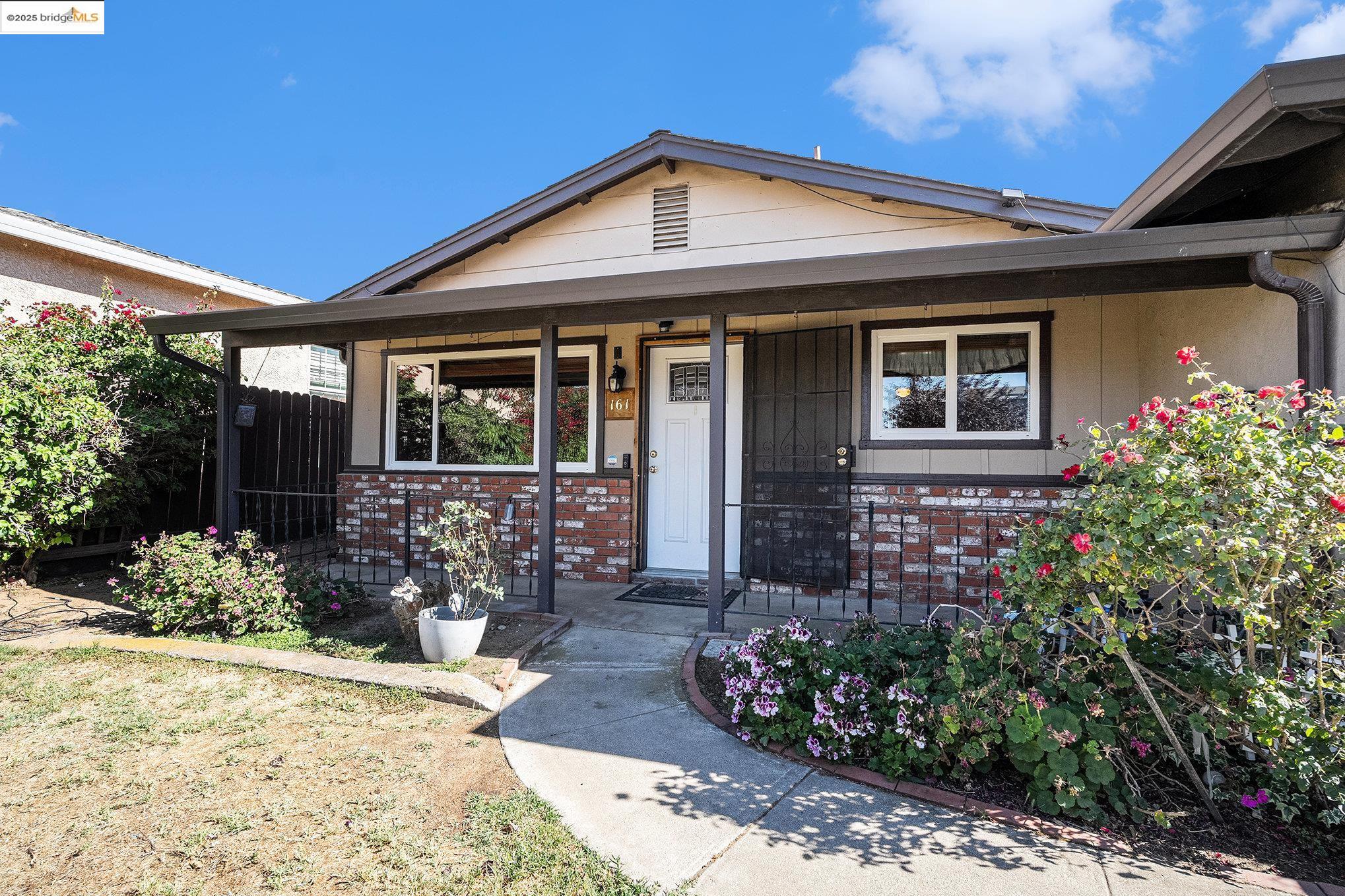 Detail Gallery Image 3 of 34 For 161 E Sims Rd, Brentwood,  CA 94513 - 3 Beds | 2 Baths