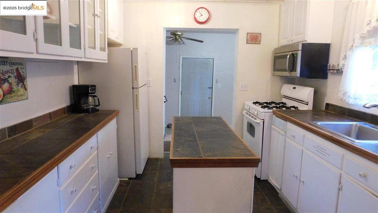 Detail Gallery Image 12 of 40 For 23730 State Highway 108, Twain Harte,  CA 95383 - 2 Beds | 2 Baths
