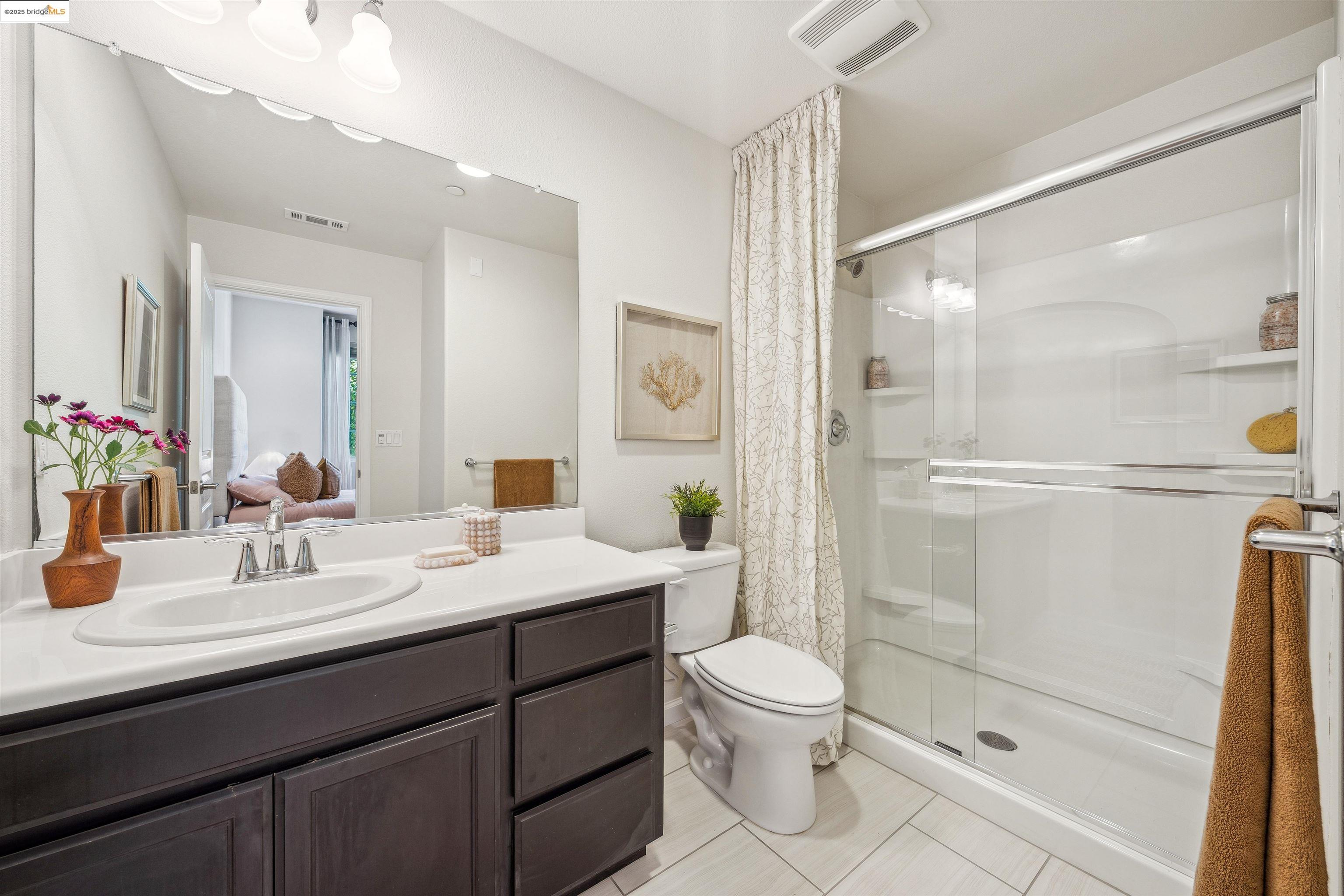 Detail Gallery Image 11 of 60 For 1004 Maritime Way, Richmond,  CA 94804 - 3 Beds | 3/1 Baths
