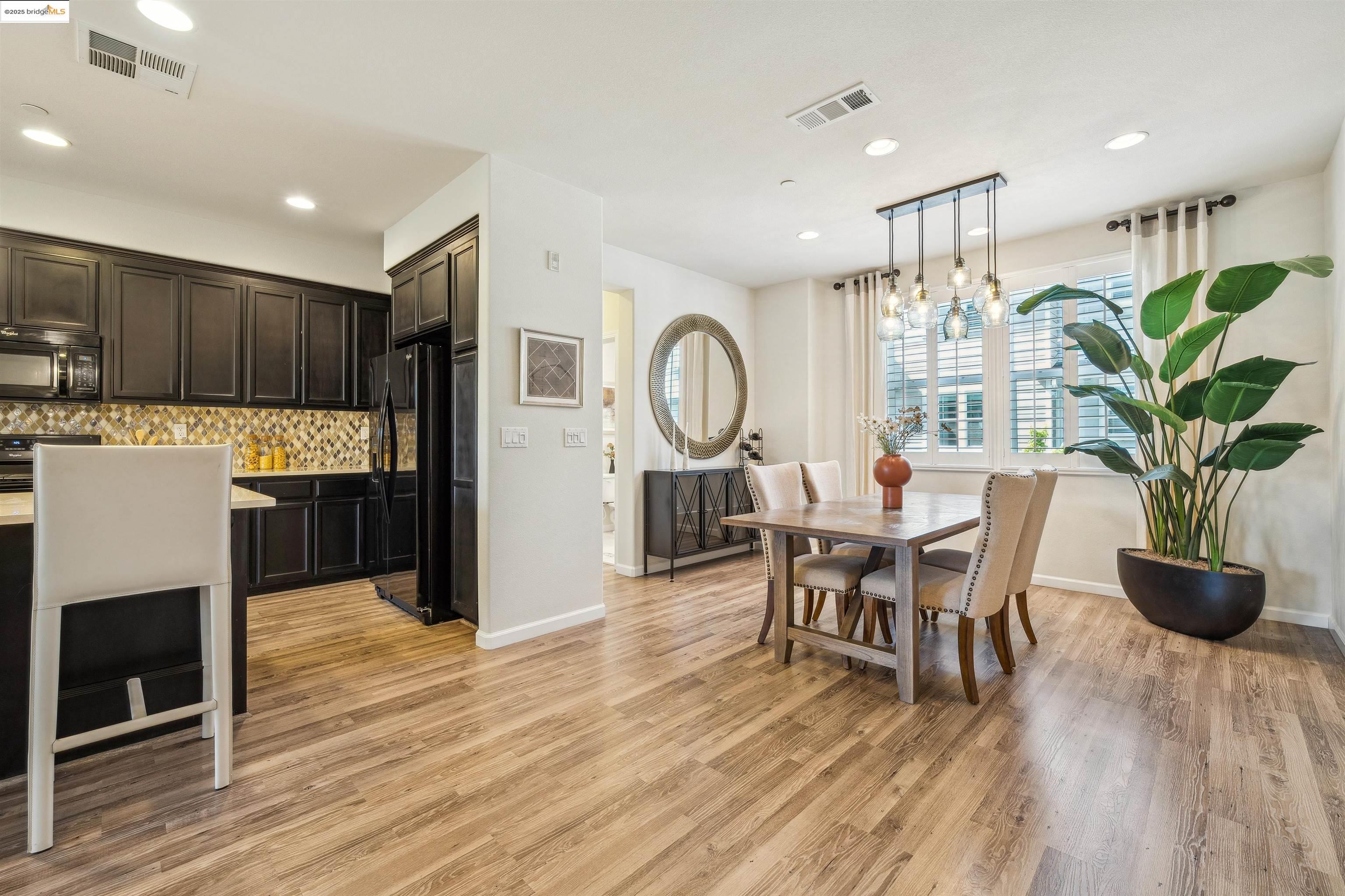Detail Gallery Image 14 of 60 For 1004 Maritime Way, Richmond,  CA 94804 - 3 Beds | 3/1 Baths