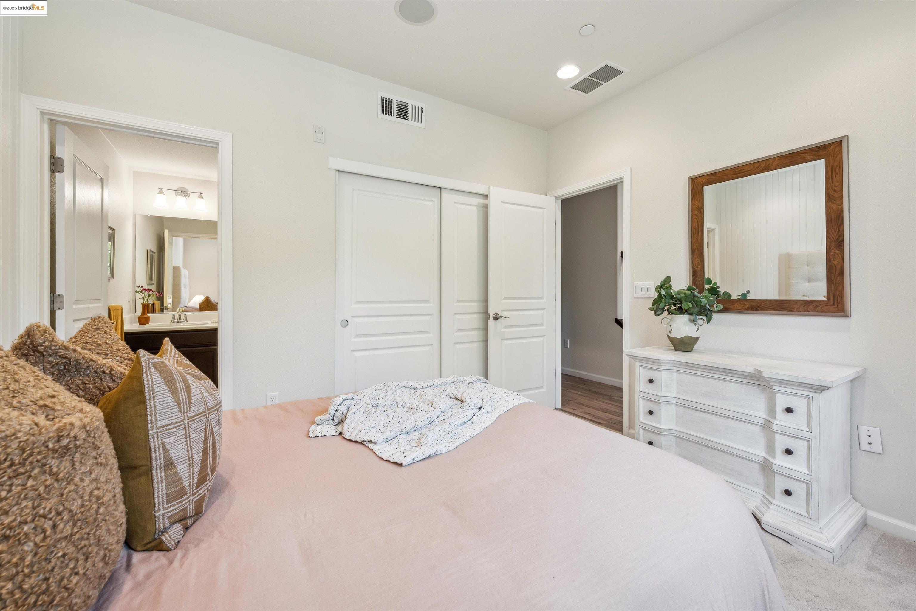 Detail Gallery Image 9 of 60 For 1004 Maritime Way, Richmond,  CA 94804 - 3 Beds | 3/1 Baths