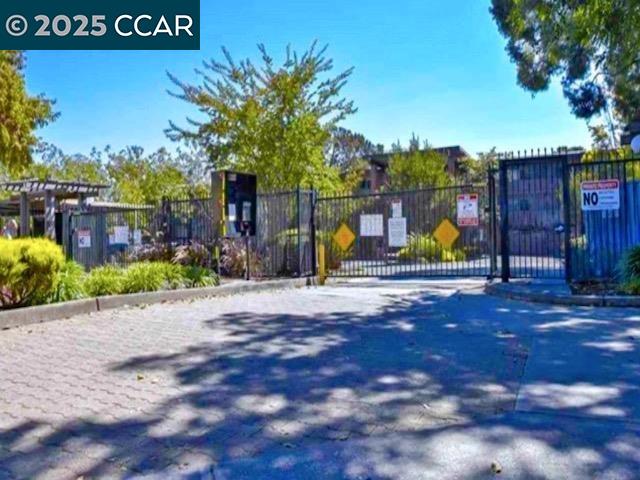Detail Gallery Image 32 of 42 For 1305 Webster St #C102,  Alameda,  CA 94501 - 1 Beds | 1 Baths