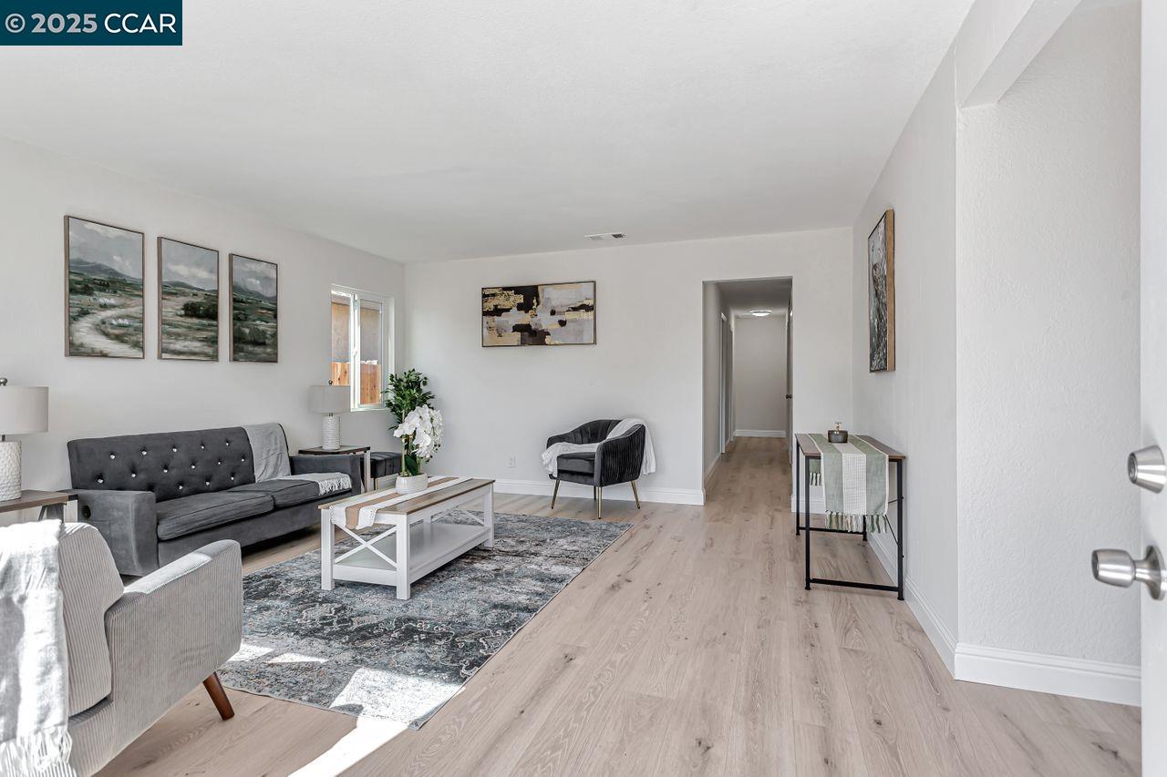 Detail Gallery Image 4 of 26 For 168 Simonton St, Vallejo,  CA 94589 - 3 Beds | 2 Baths