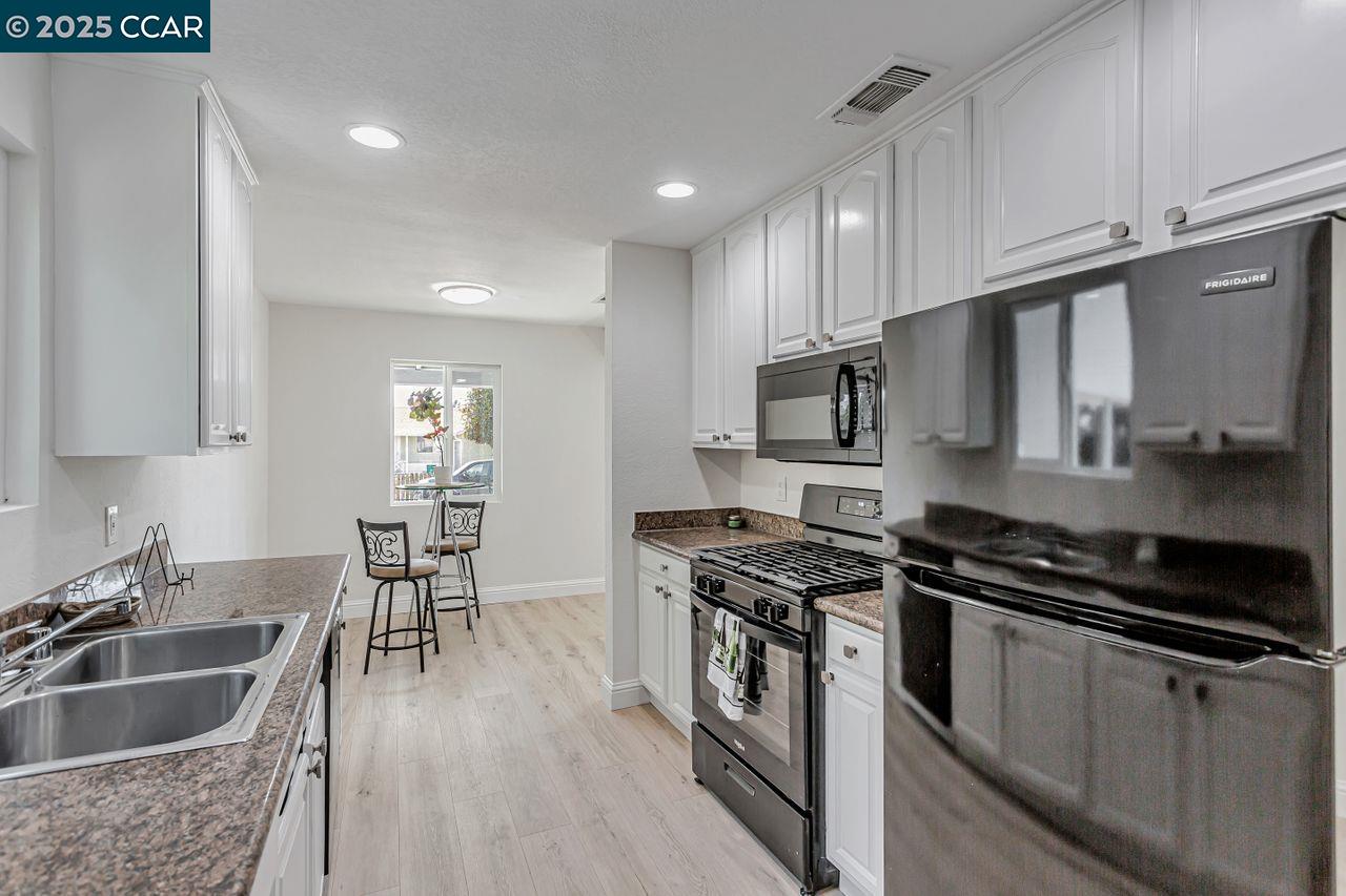 Detail Gallery Image 6 of 26 For 168 Simonton St, Vallejo,  CA 94589 - 3 Beds | 2 Baths
